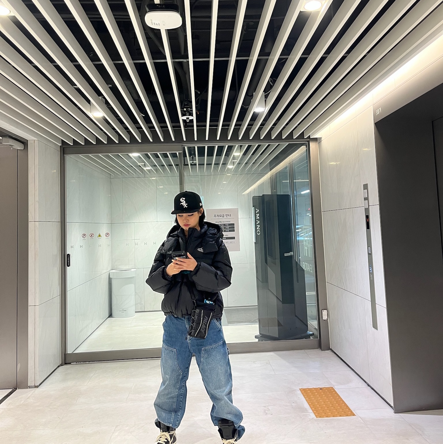 Palace Cordura Reflex RS Cinch Bag Black - 25SS, Palace Cordura Reflex RS Cinch Bag Navy - 25SS 착용 스타일 - 2