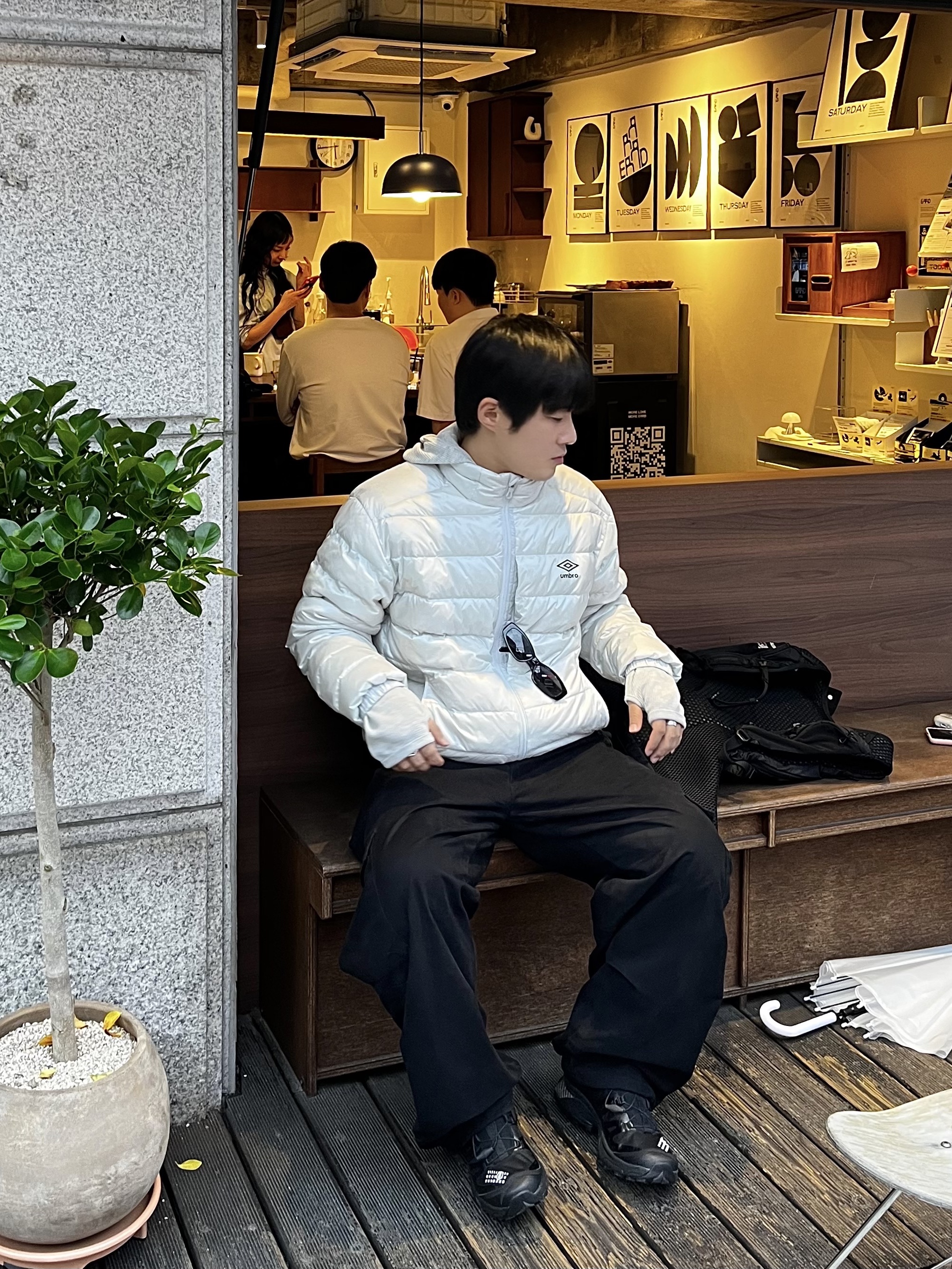 noun Washed Cargo Pants Black, Salomon x MM6 Maison Margiela XT-4 Mule Black 착용 스타일 - 2