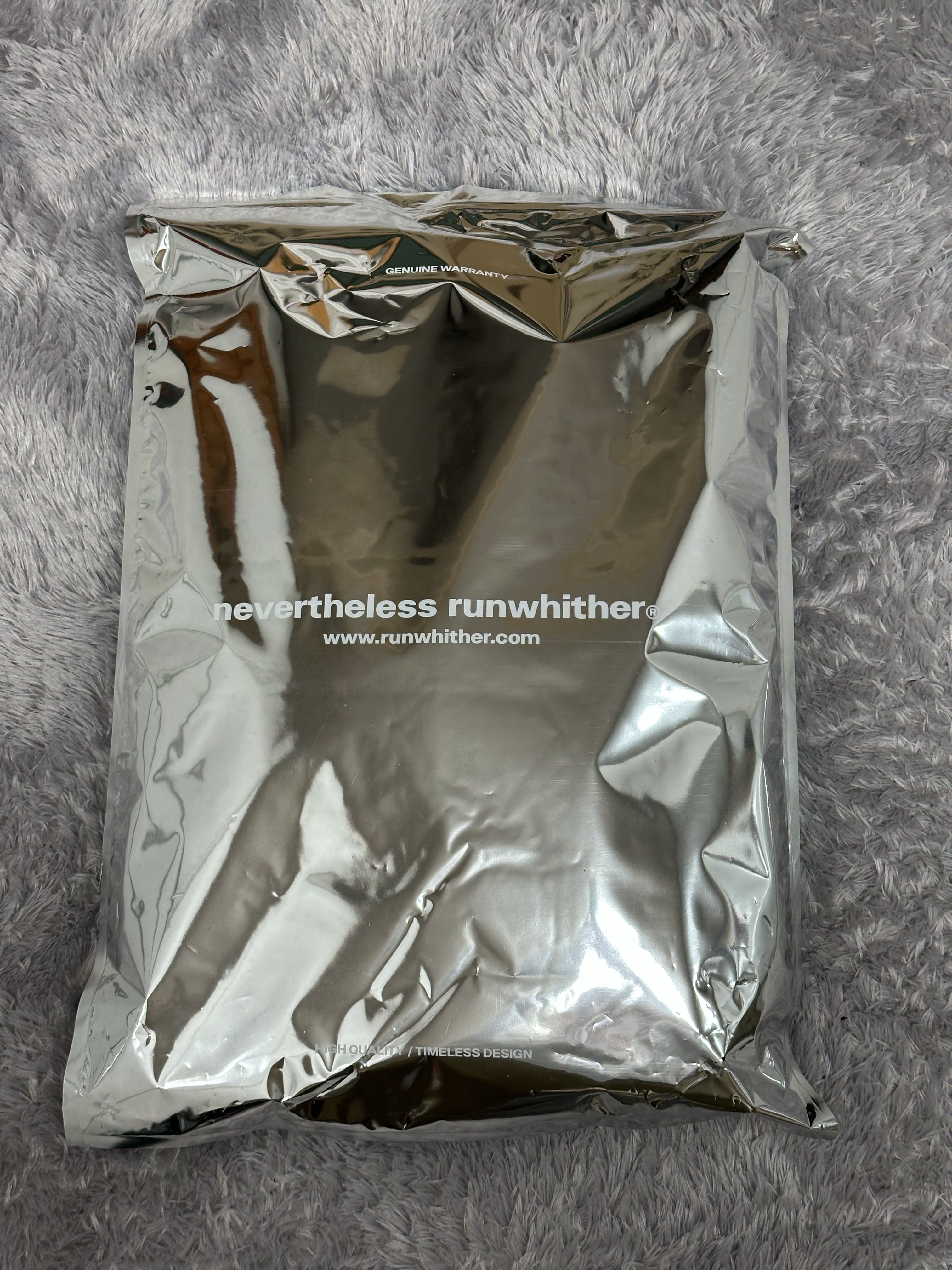 [KREAM 단독] runwhither Lightweight Hoodie Padding Black 착용 스타일 - 2