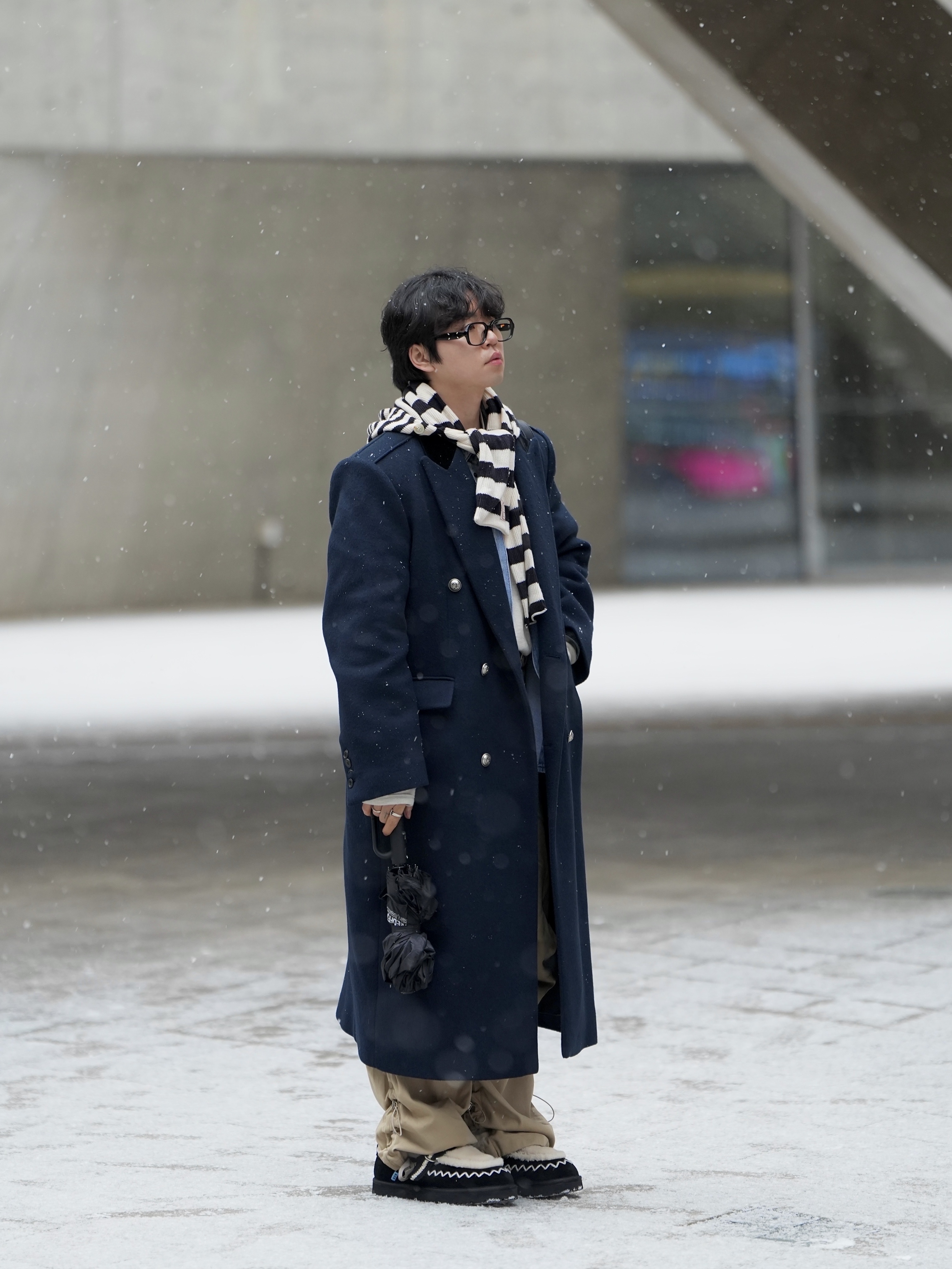 Karactor Striped Knit Balaclava Muffler Ivory Black, Gentle Monster x Maison Margiela MM114 Black Clear 착용 스타일 - 1