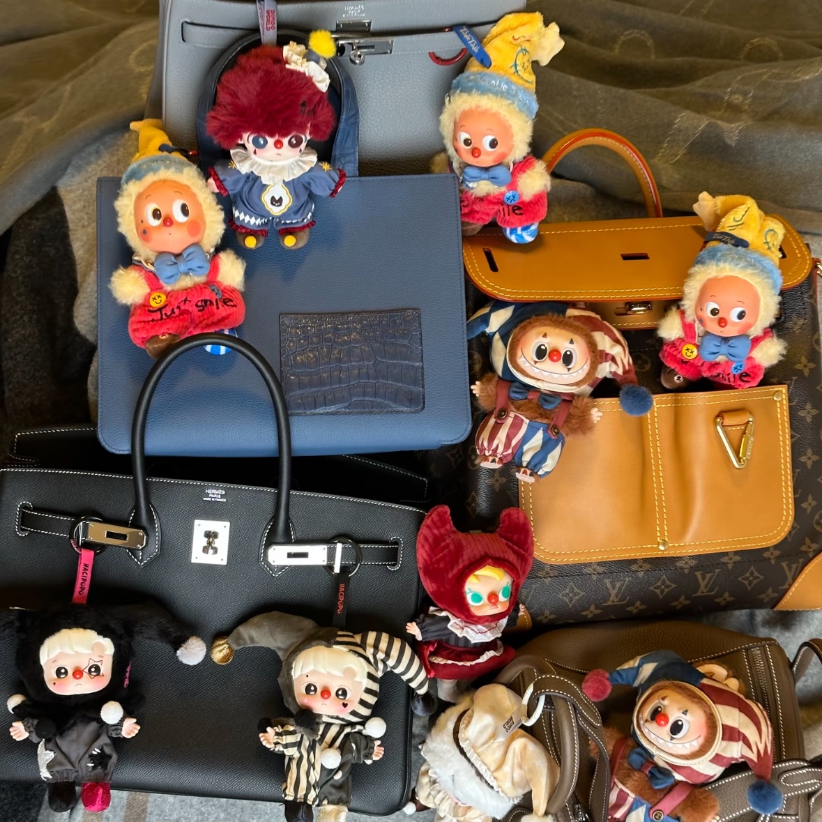 Pop Mart Why So Serious Series Vinyl Plush Pendant Rainbow Jelly Bean (Opened Case), Pop Mart Why So Serious Series Vinyl Plush Pendant Juggling Clown (Opened Case) 착용 스타일