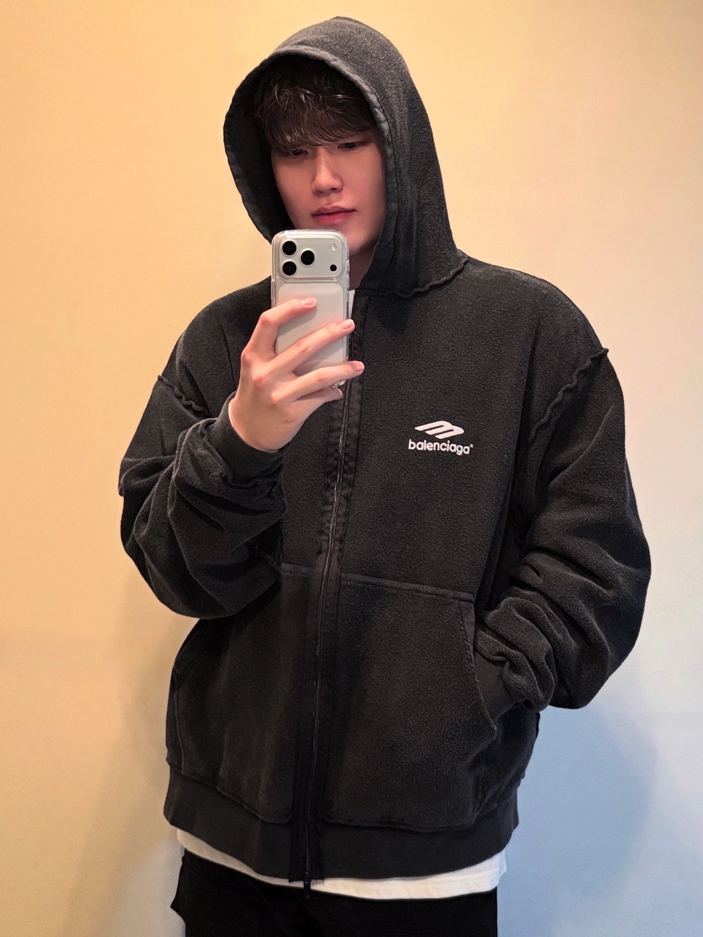 Balenciaga 3B Sports Icon Inside-Out Zip-Up Hoodie Faded Black, Deus Ex Machina Seoul College Long Sleeve T-Shirt White 착용 스타일 - 1