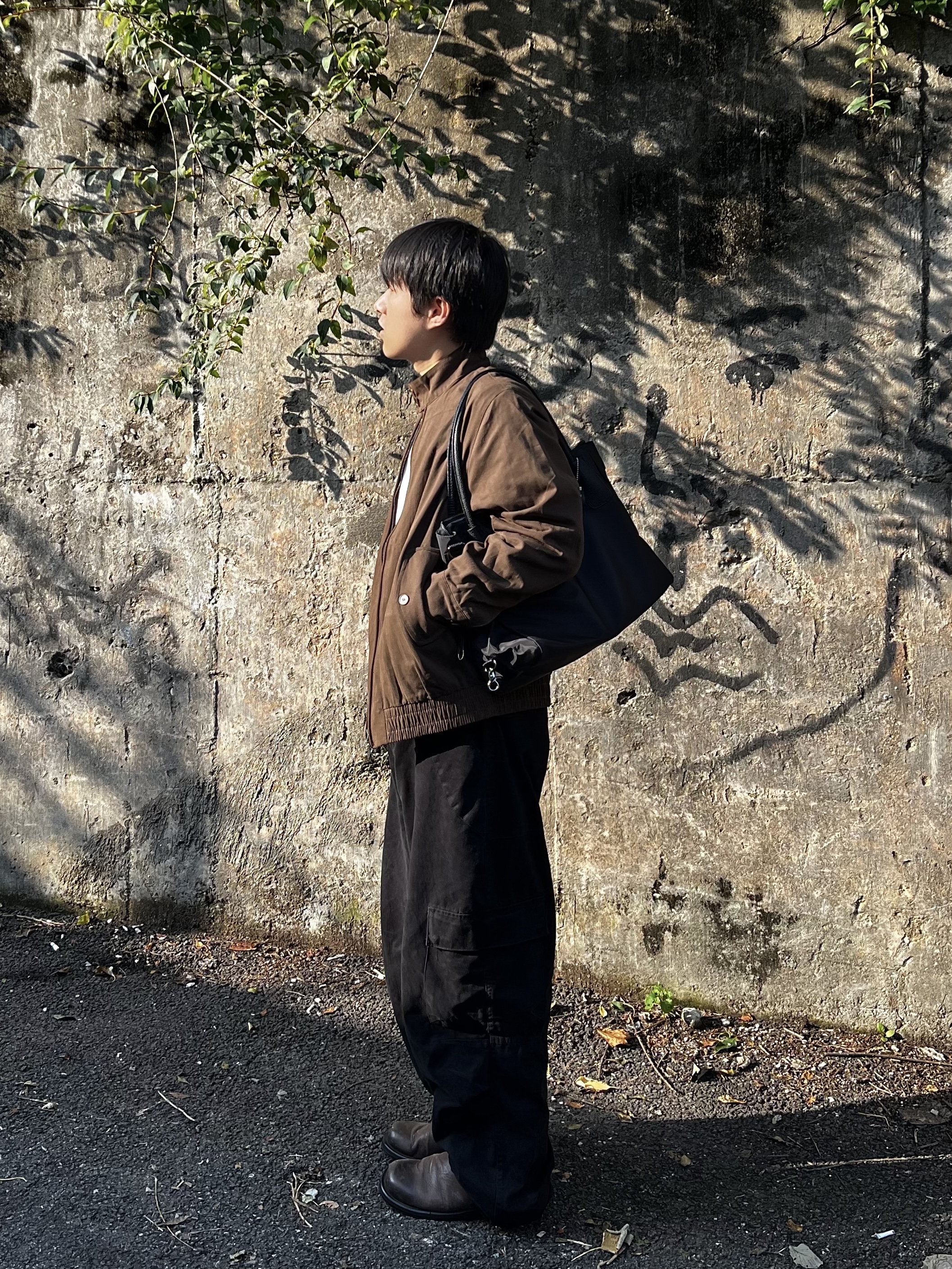 noun Washed Cargo Pants Black, MUCENT 4way Sigature Logo Tote Bag Black 착용 스타일 - 2