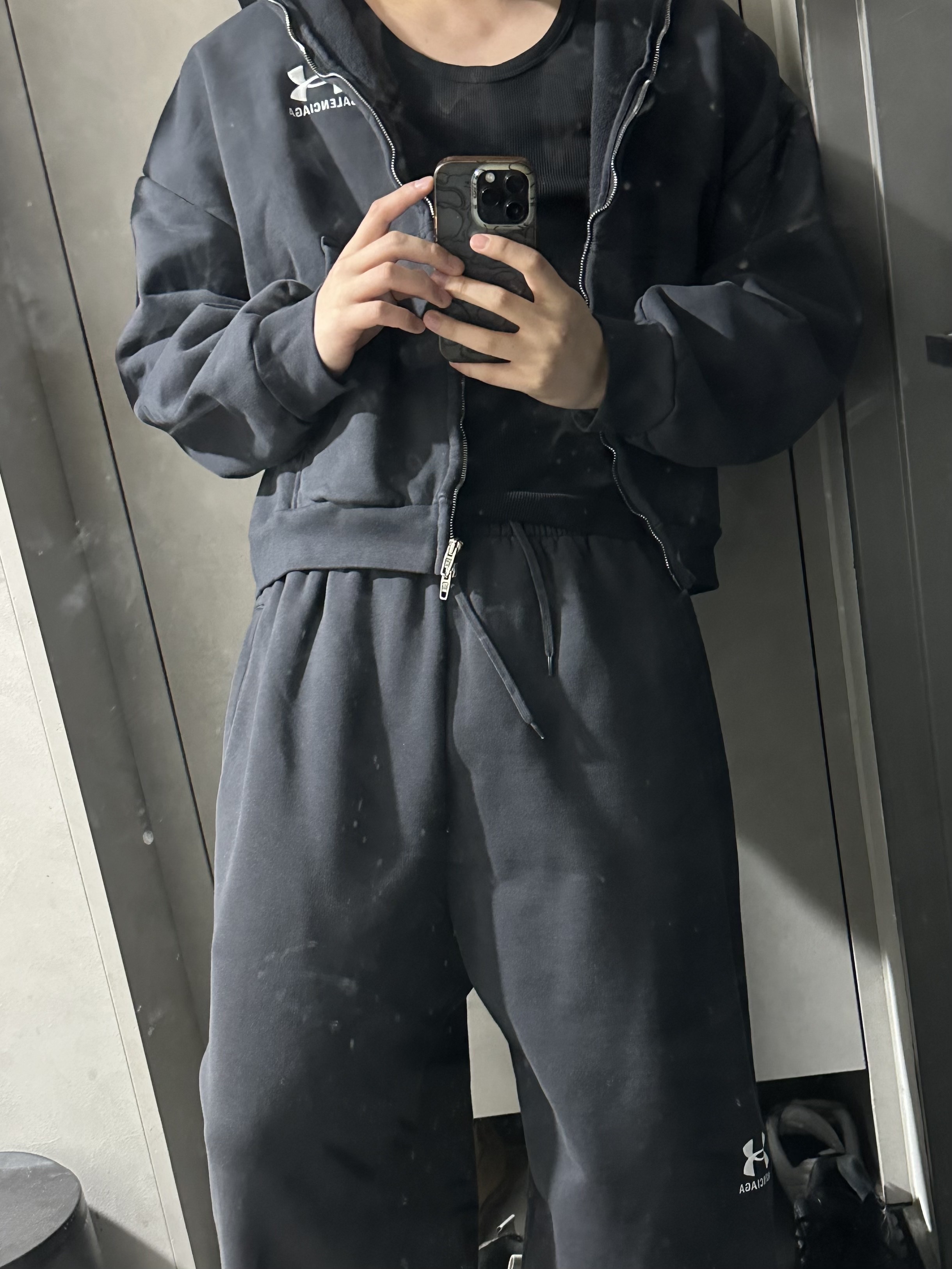 (W) Balenciaga x Under Armour Regular Fit Zip-Up Hoodie Black White, Balenciaga x Under Armour Baggy Sweatpants Black White 착용 스타일