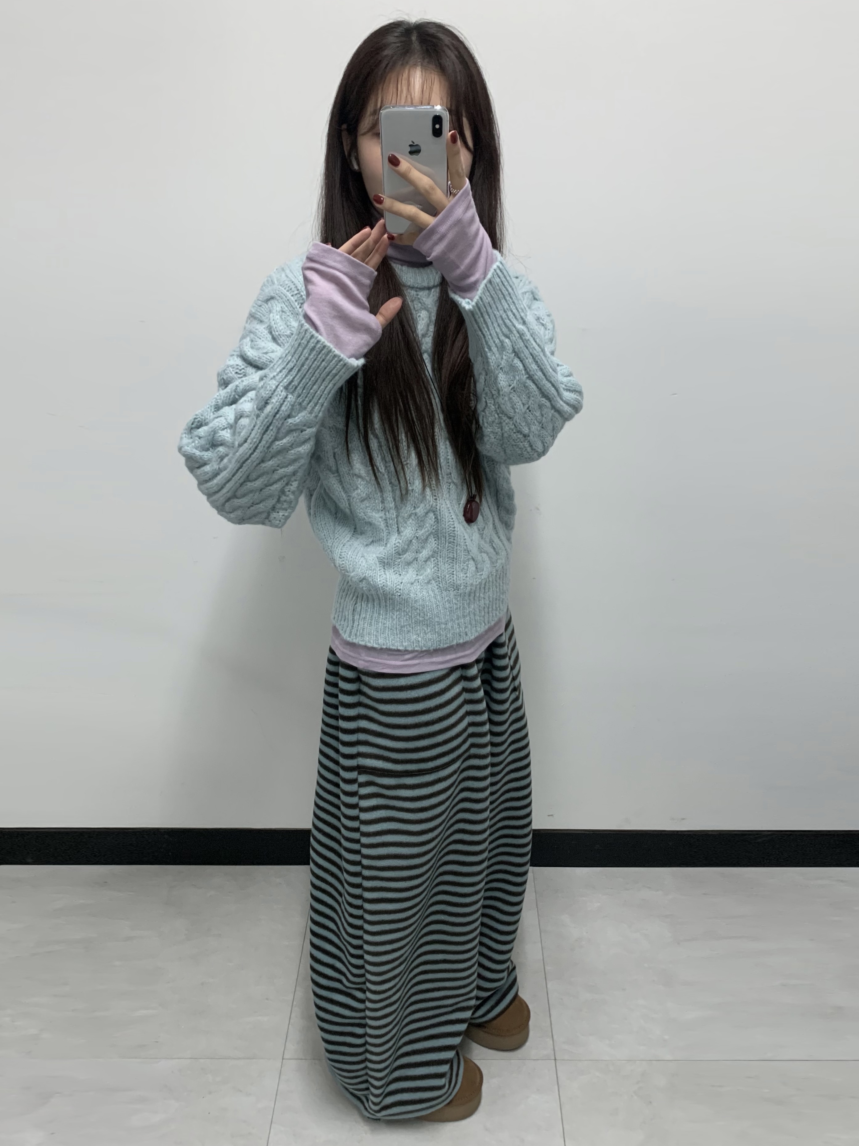 (W) UGG Classic Mini Platform Boots Chestnut, Apple Airpods 4th Gen (Korean Ver.) 착용 스타일