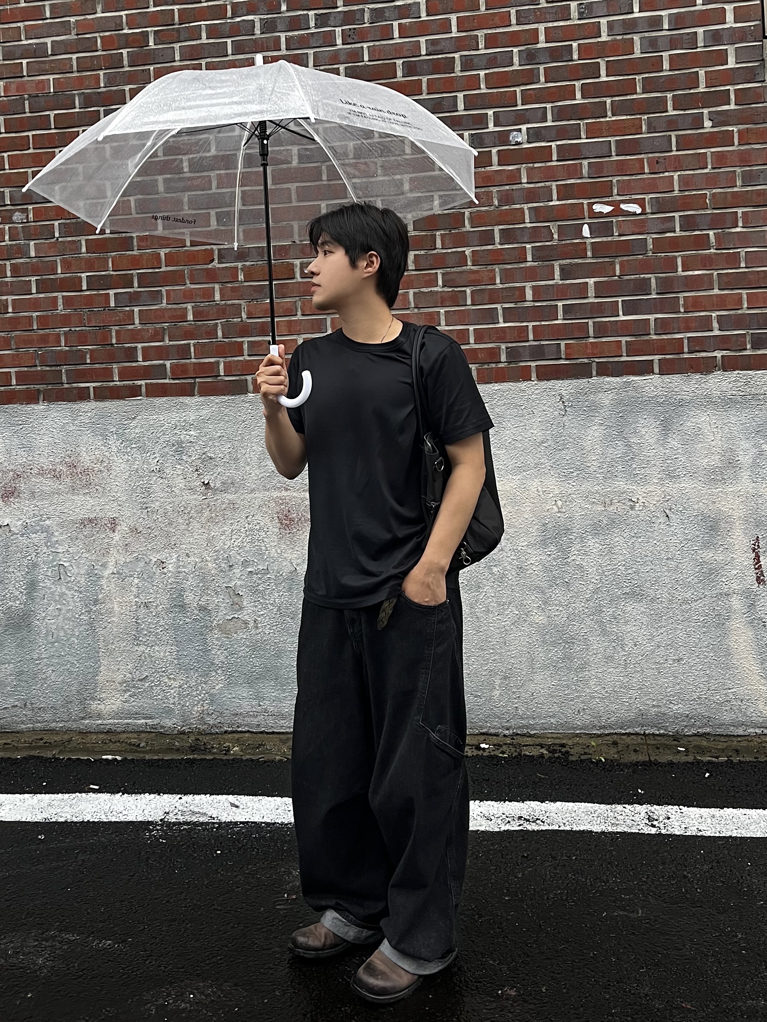 noun Side Line Cargo Denim Pants Black, MUCENT 4way Sigature Logo Tote Bag Black 착용 스타일 - 2