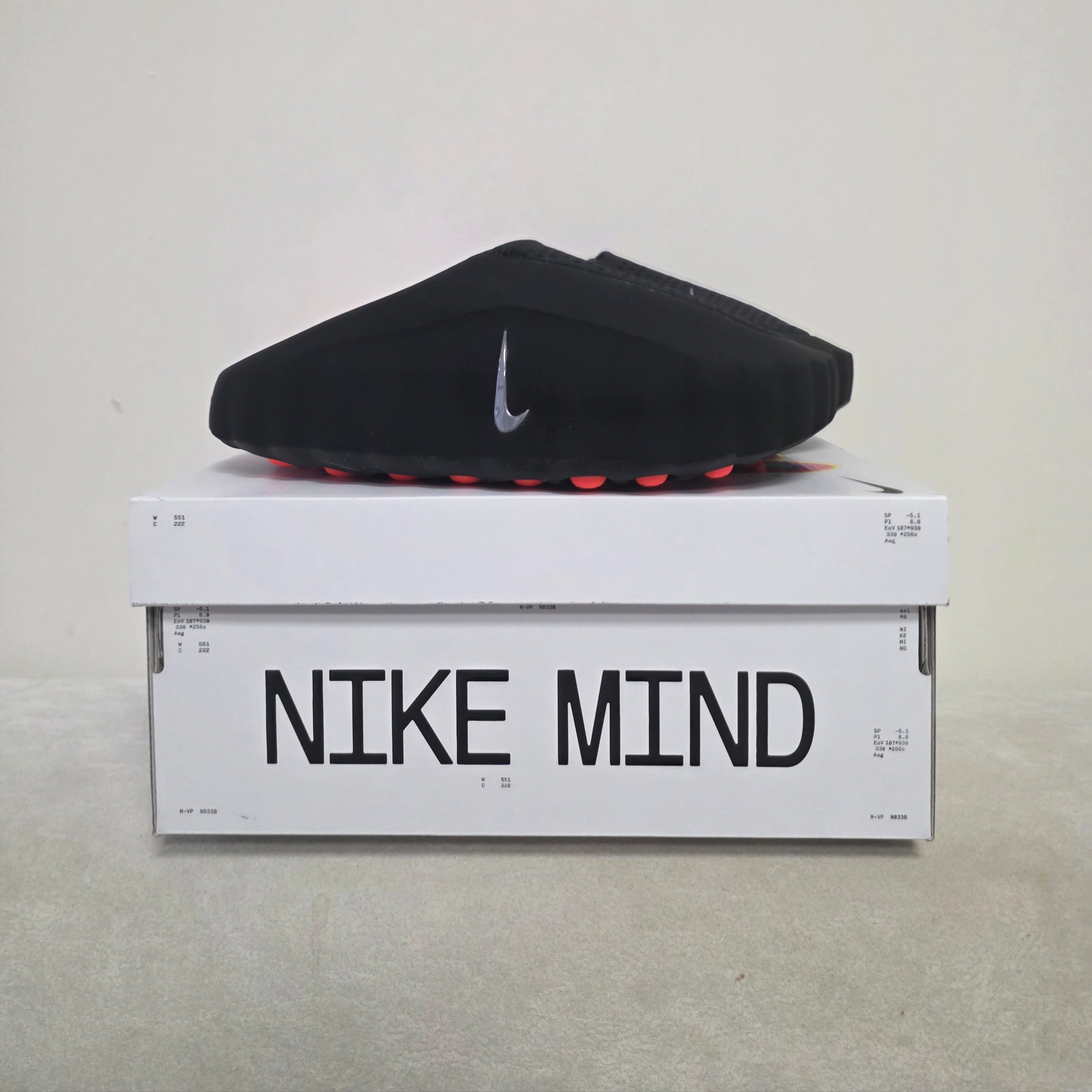 Nike Mind 001 Black Chrome 착용 스타일