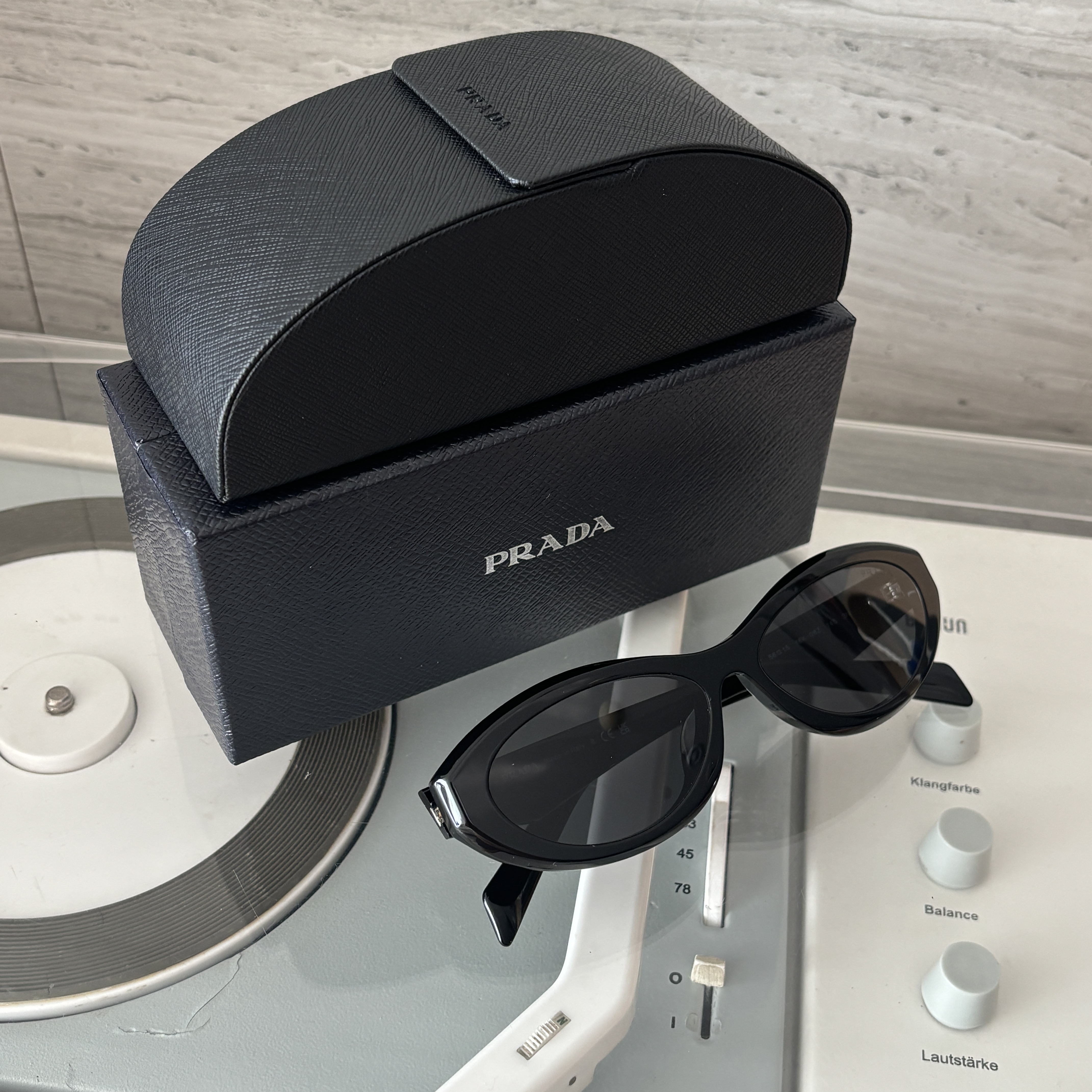 Prada Symbole Sunglasses Slate Gray Lenses Alternative fit 착용 스타일 - 3