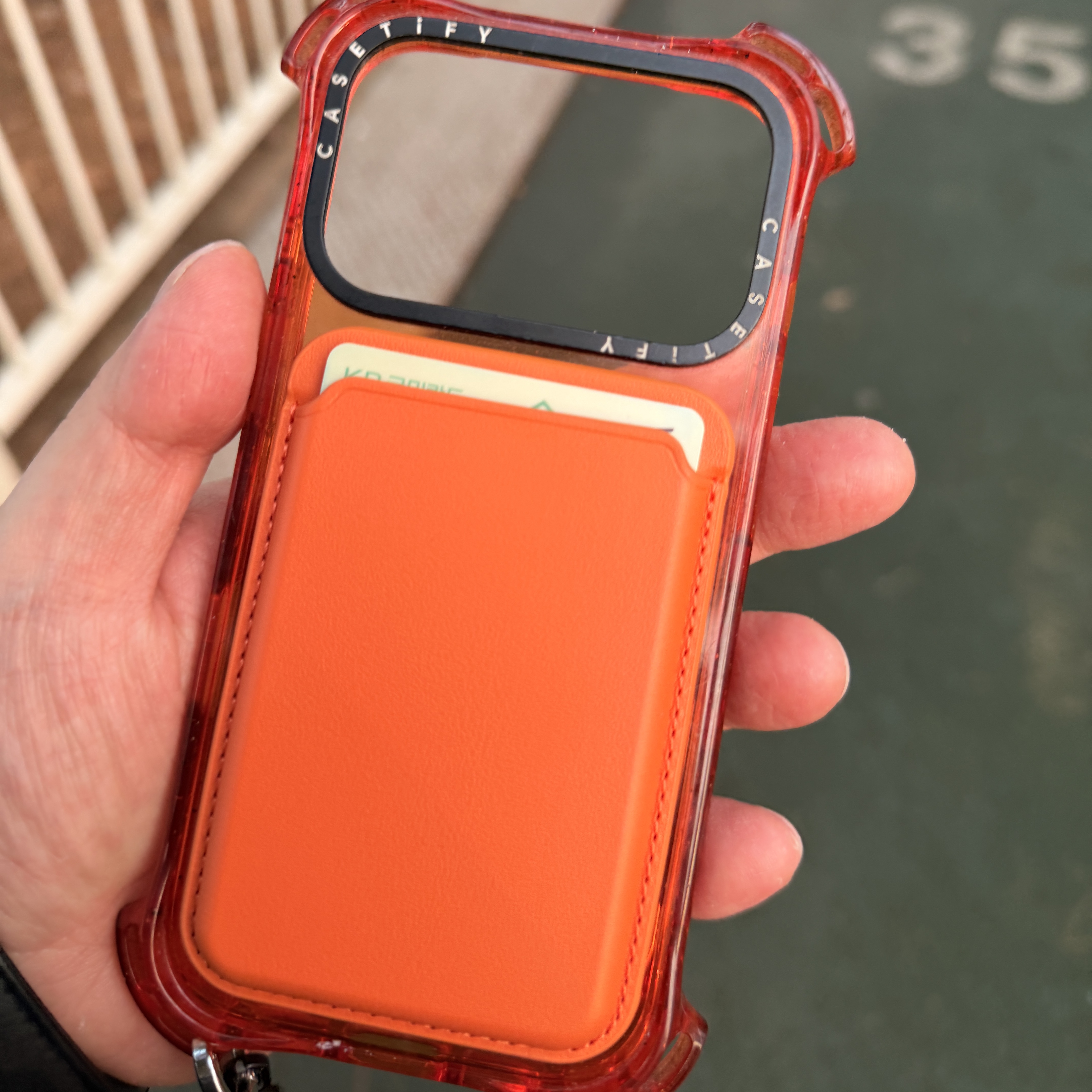 SINJIMORU MagSafe Vica Card Holder iPhone Vegan Leather Wallet Case Orange 착용 스타일