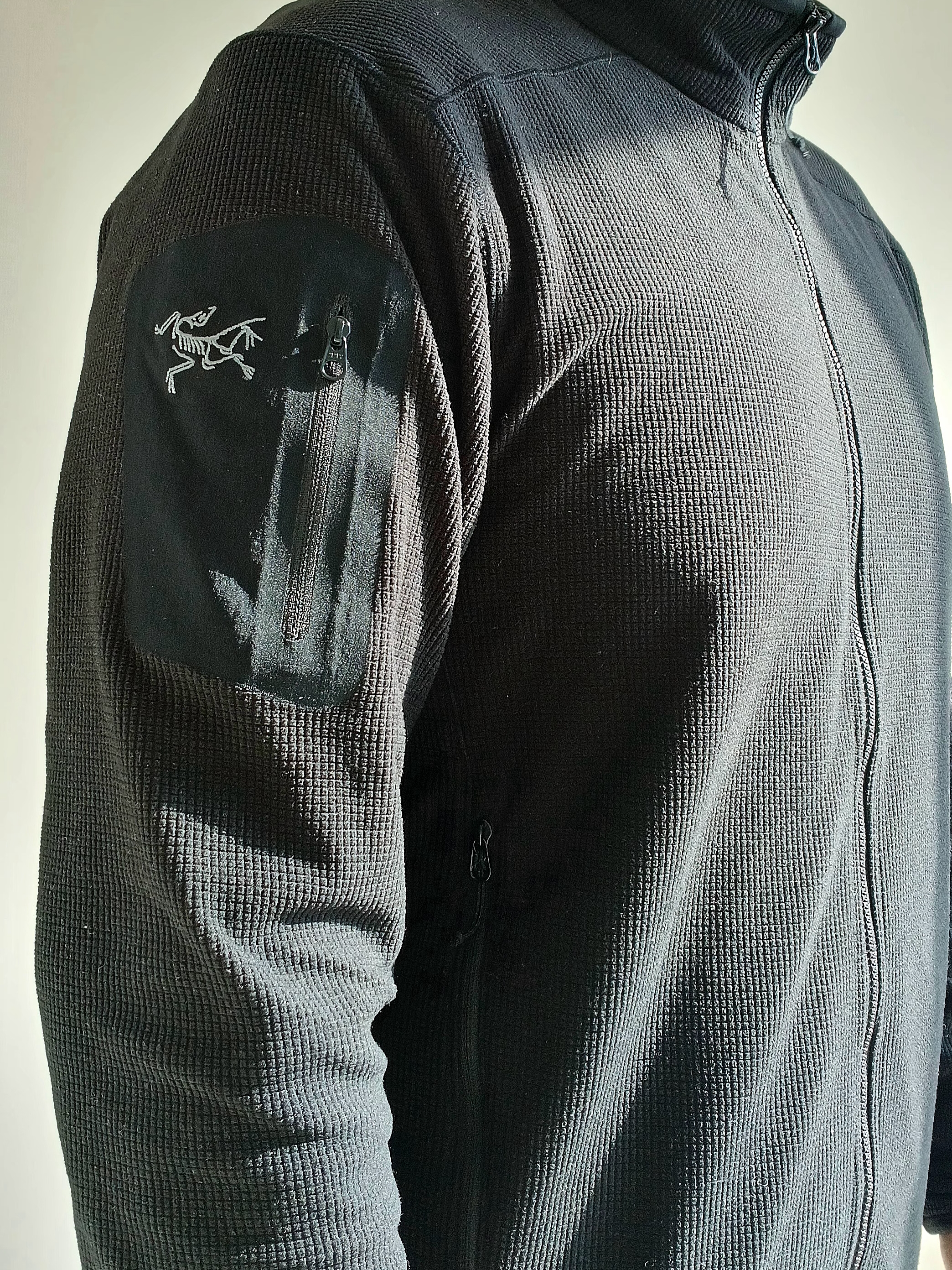 Arc'teryx Delta LT Jacket Black 착용 스타일