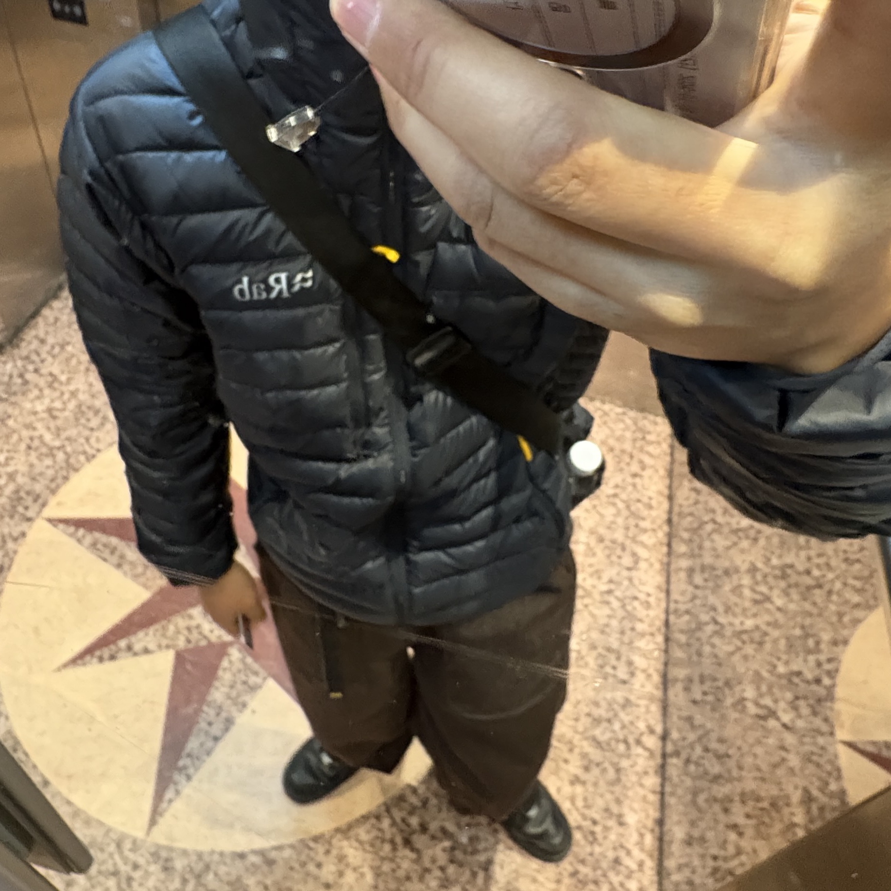 Rab Microlight Alpine Jacket Beluga 착용 스타일 - 2