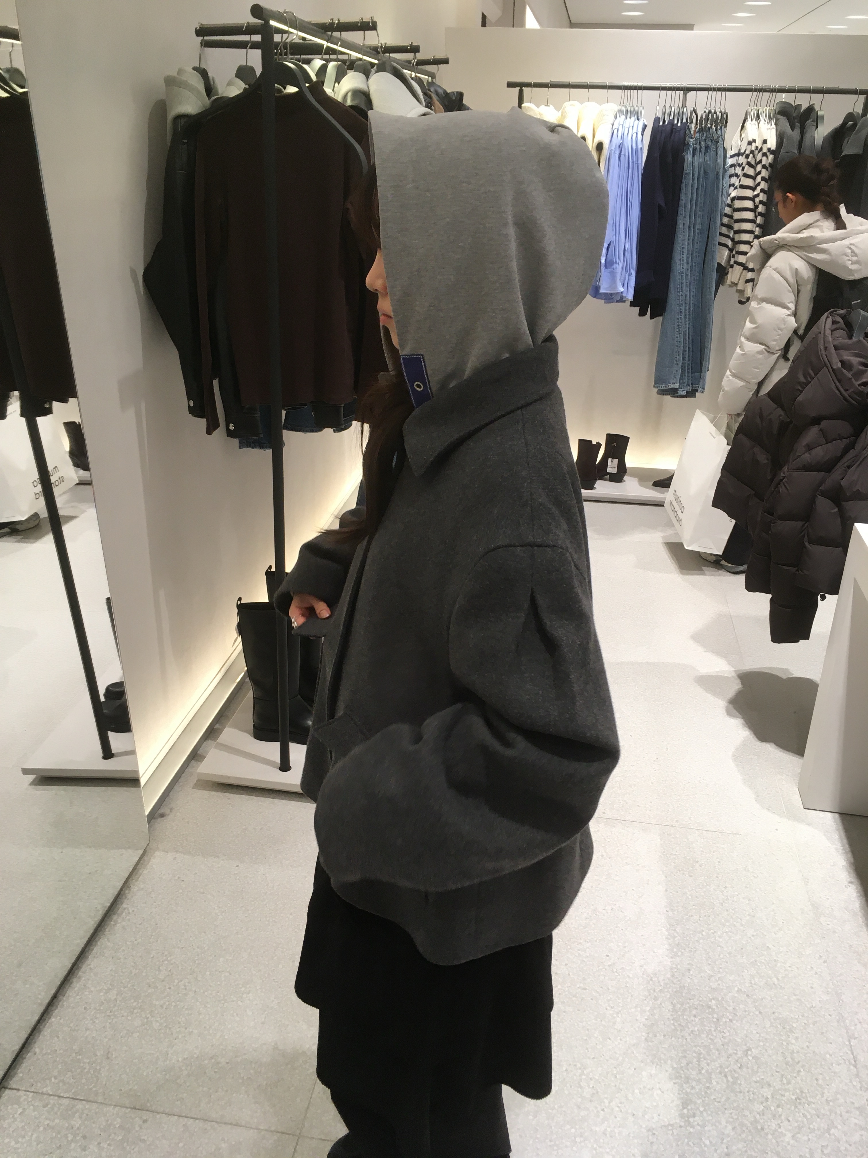 Karactor Writer Hooded Zip-Up Melange gray 착용 스타일