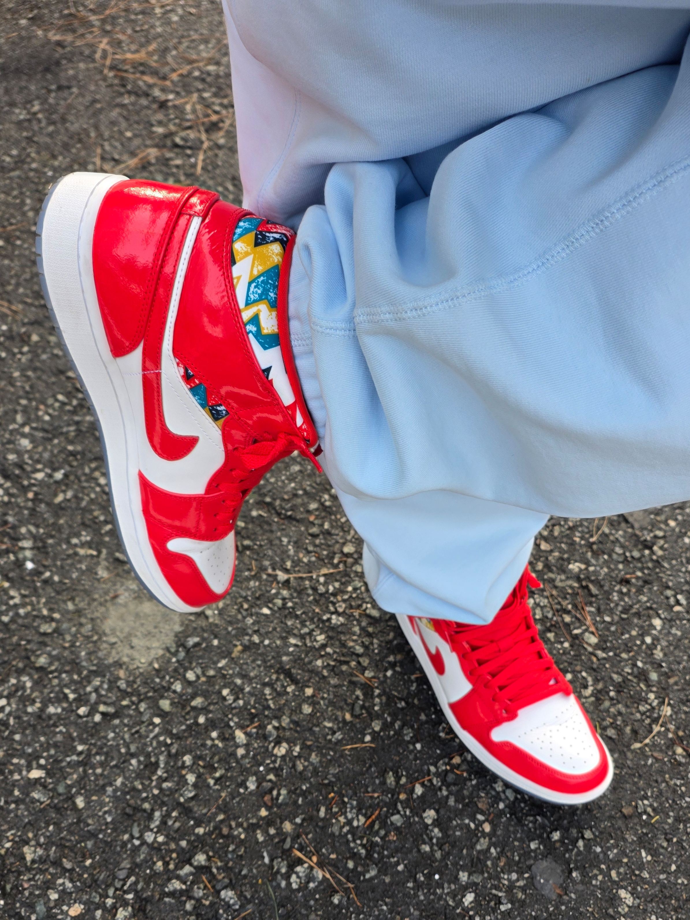 Jordan 1 Mid SE Barcelona Sweater, Nike NRG Solo Swoosh Fleece Pants Celestine Blue - US/EU 착용 스타일