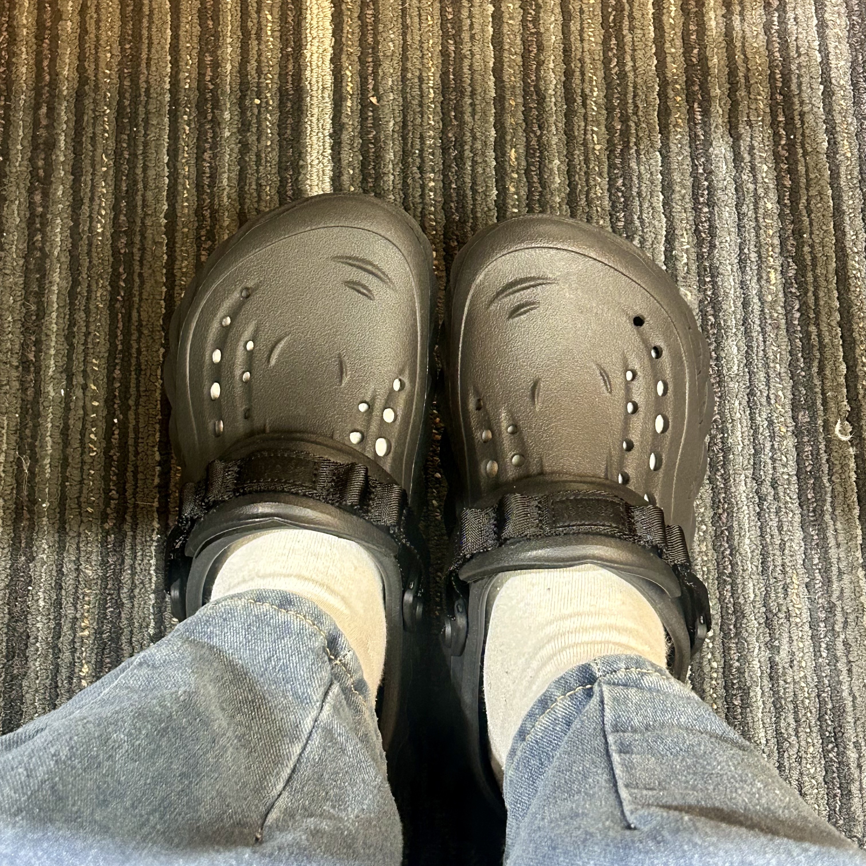 Crocs Echo Clog Black 착용 스타일