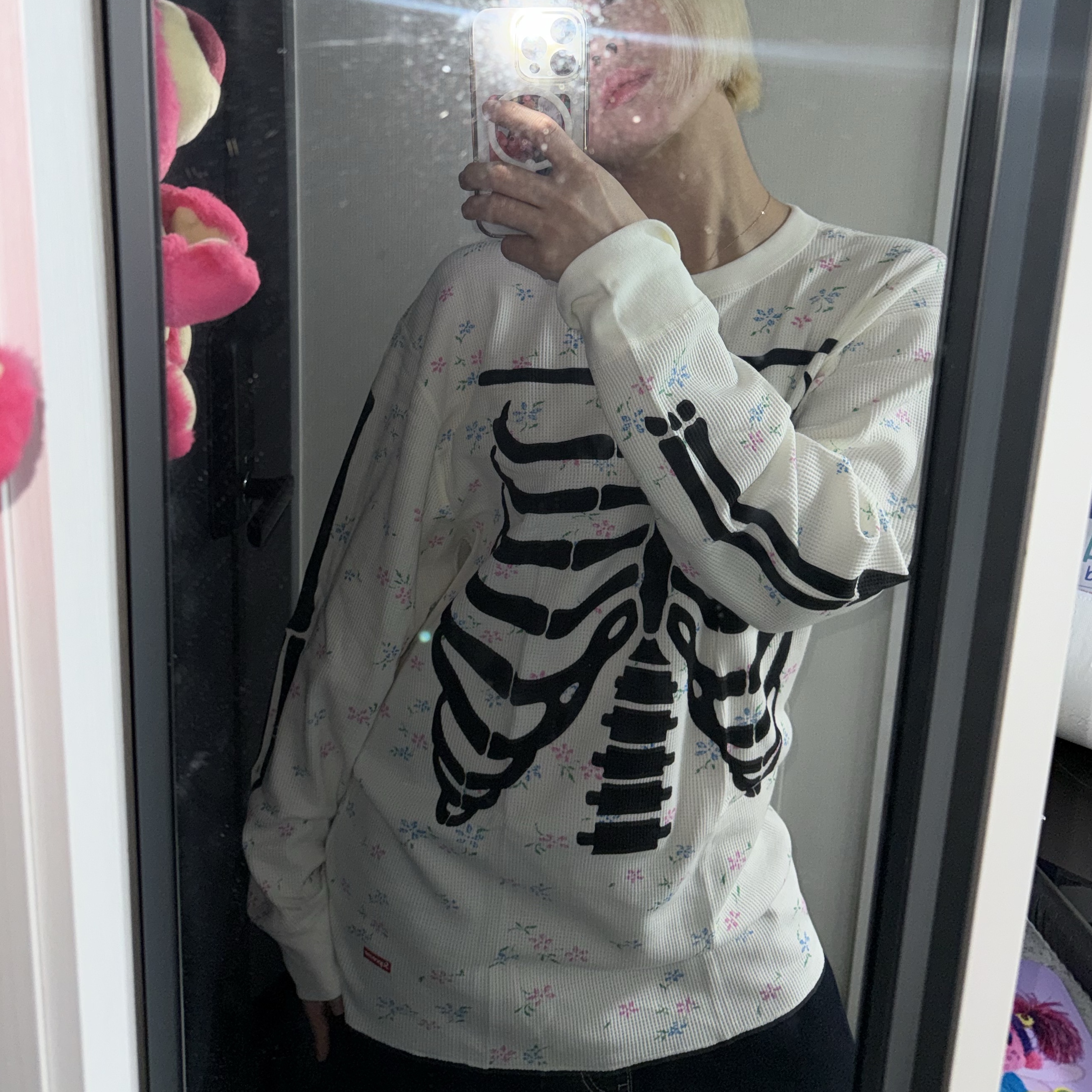 Supreme Hanes Bones Thermal Crew Floral (1 Pack) - 25FW 착용 스타일