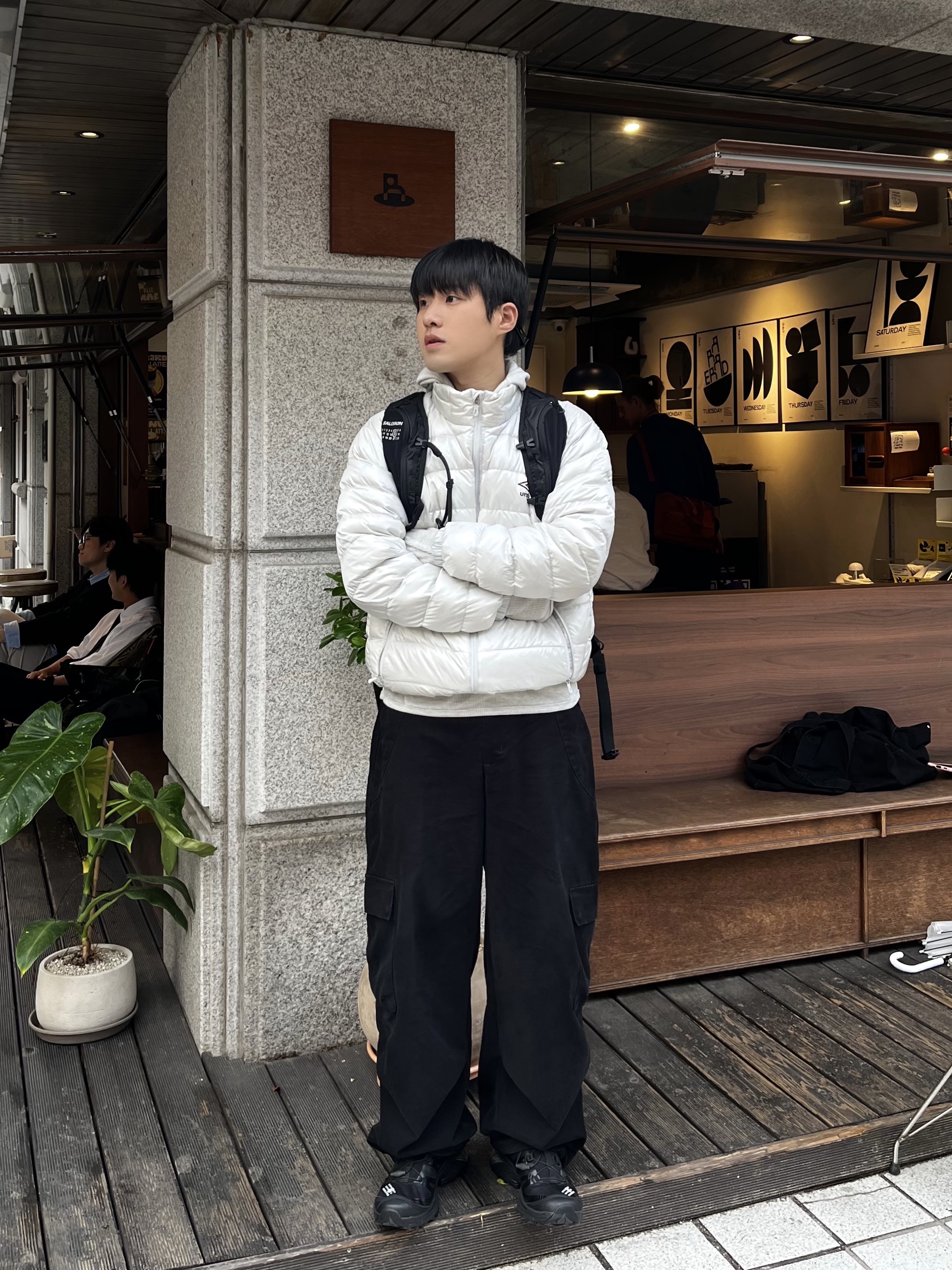 noun Washed Cargo Pants Black, Salomon x MM6 Maison Margiela XT-4 Mule Black 착용 스타일 - 6