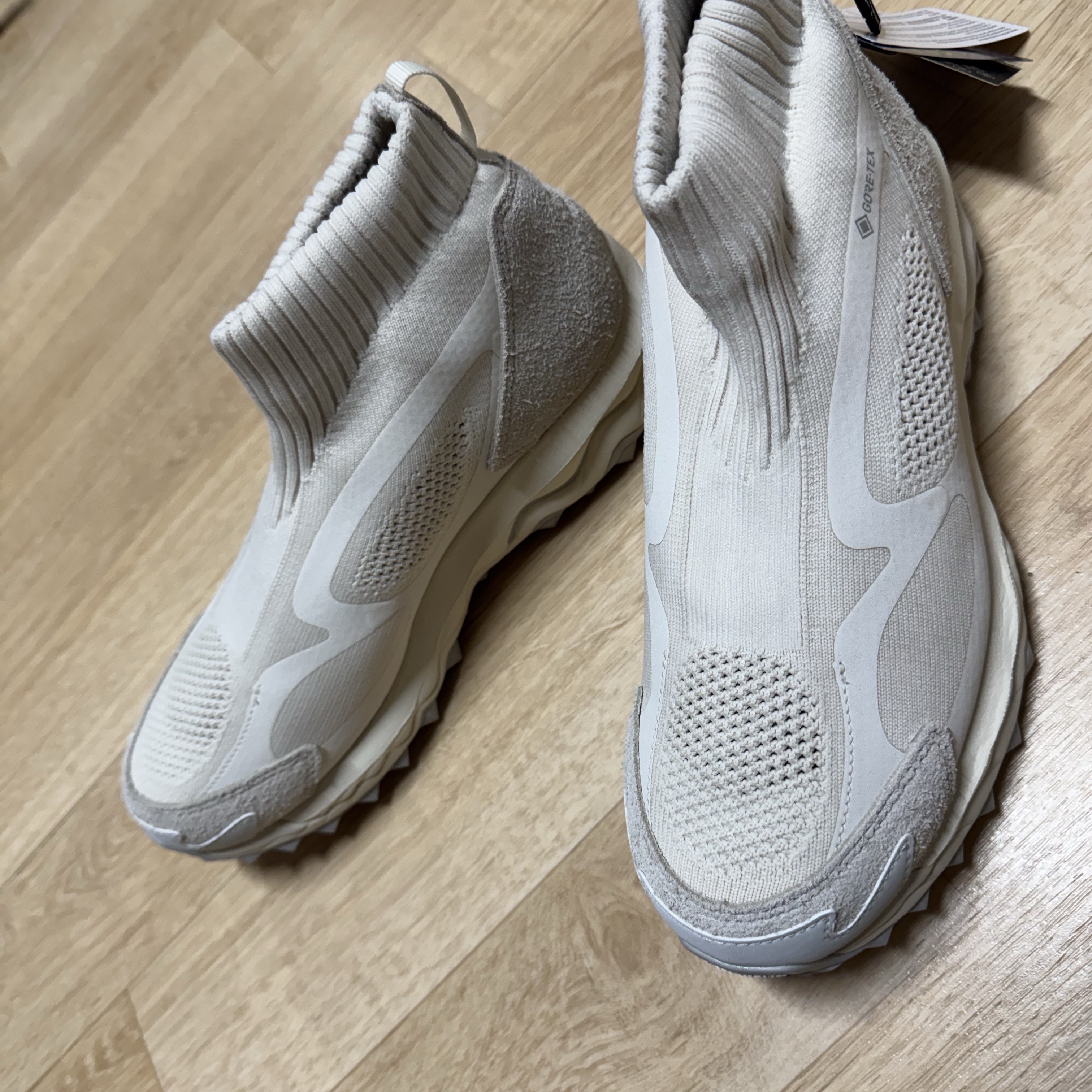 Mizuno x Nonnative Wave Mujin TL Mid GTX Off White 착용 스타일 - 2