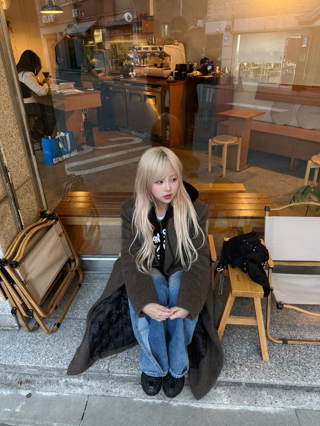 SLOW RECORD HOUSE Typo Star Hood Zip-up Black 착용 스타일 - 5