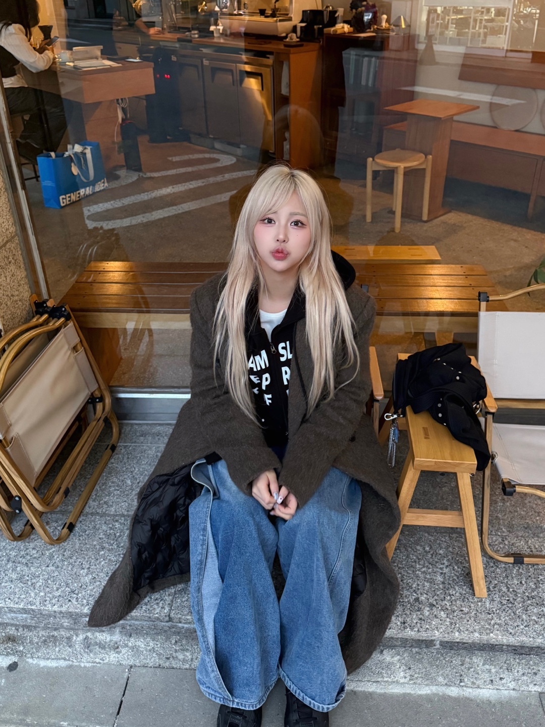 SLOW RECORD HOUSE Typo Star Hood Zip-up Black 착용 스타일 - 4