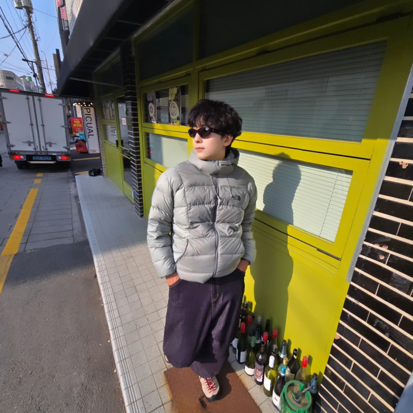 The North Face Ruta Down Jacket Light Khaki - 25SS, Suade Contour Pocket Denim Raw Indigo 착용 스타일 - 2