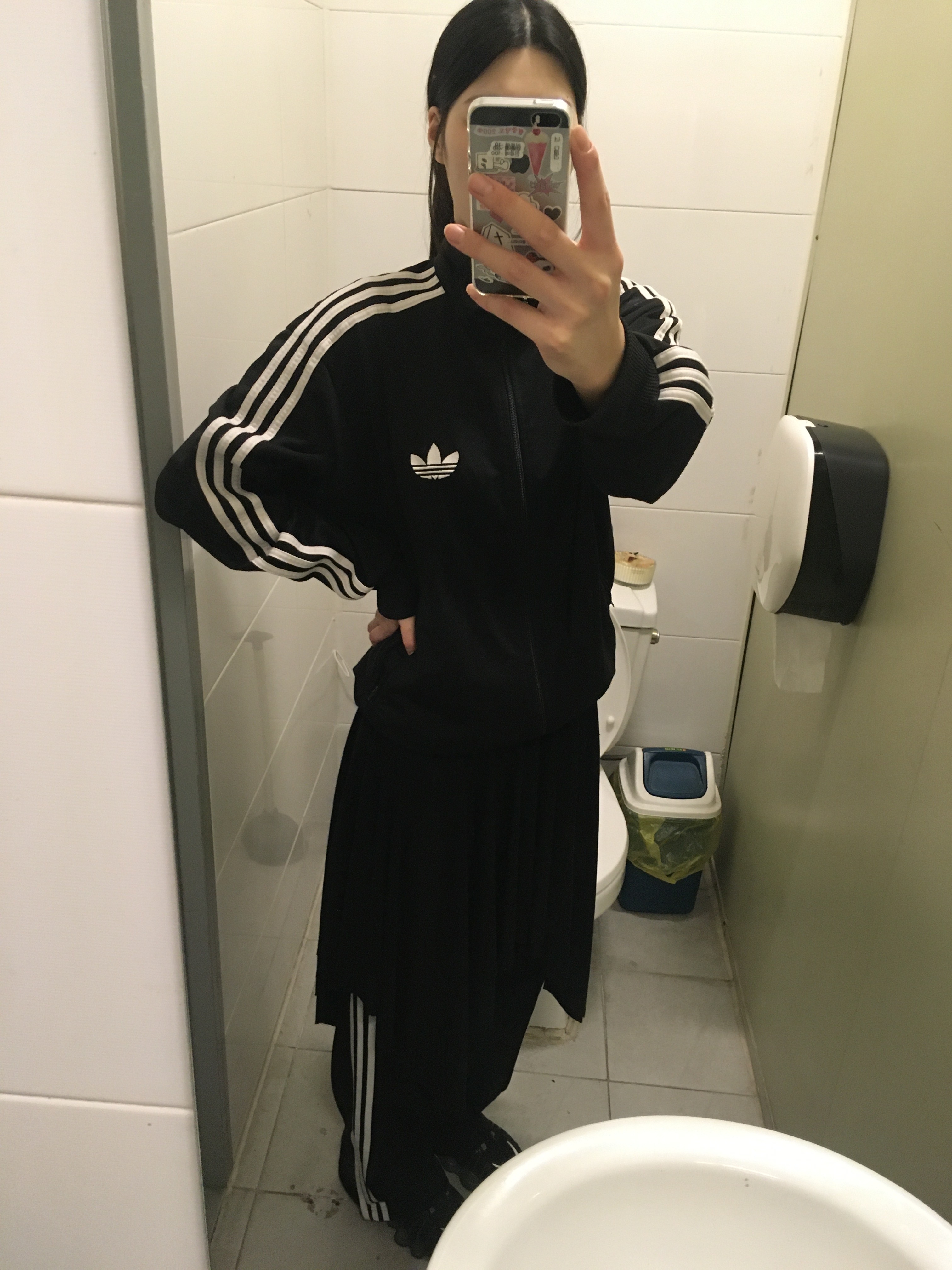 (W) Adidas Originals Firebird Loose Track Pants Black - KR Sizing 착용 스타일 - 2