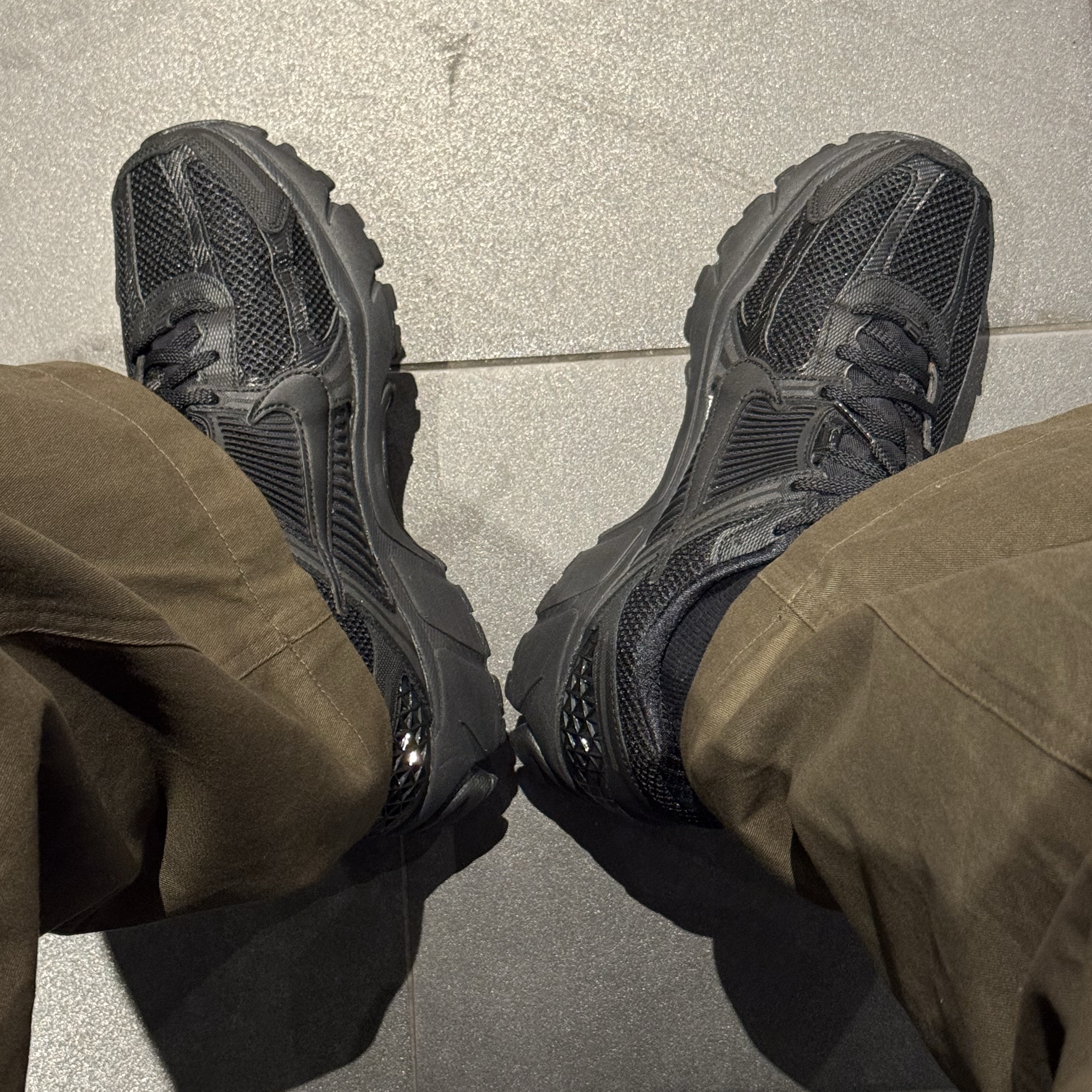 Nike Zoom Vomero 5 SP Black 착용 스타일