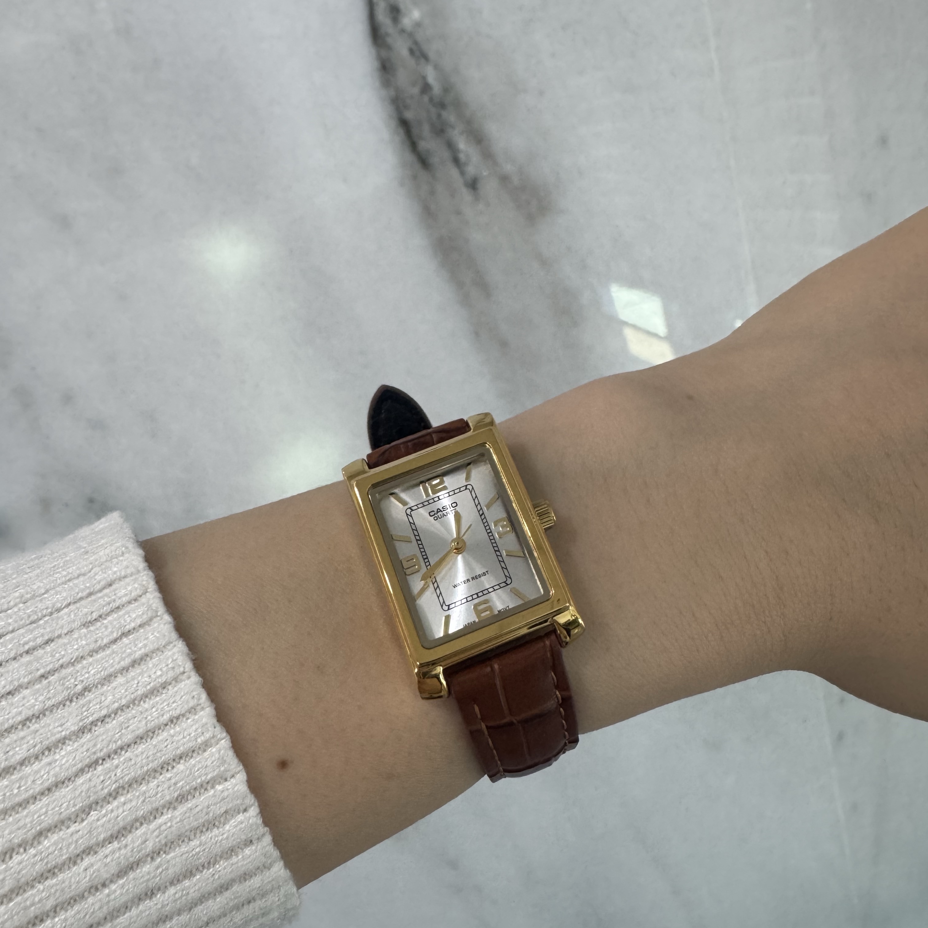 Casio LTP-1234GLL-7ADF 착용 스타일 - 1