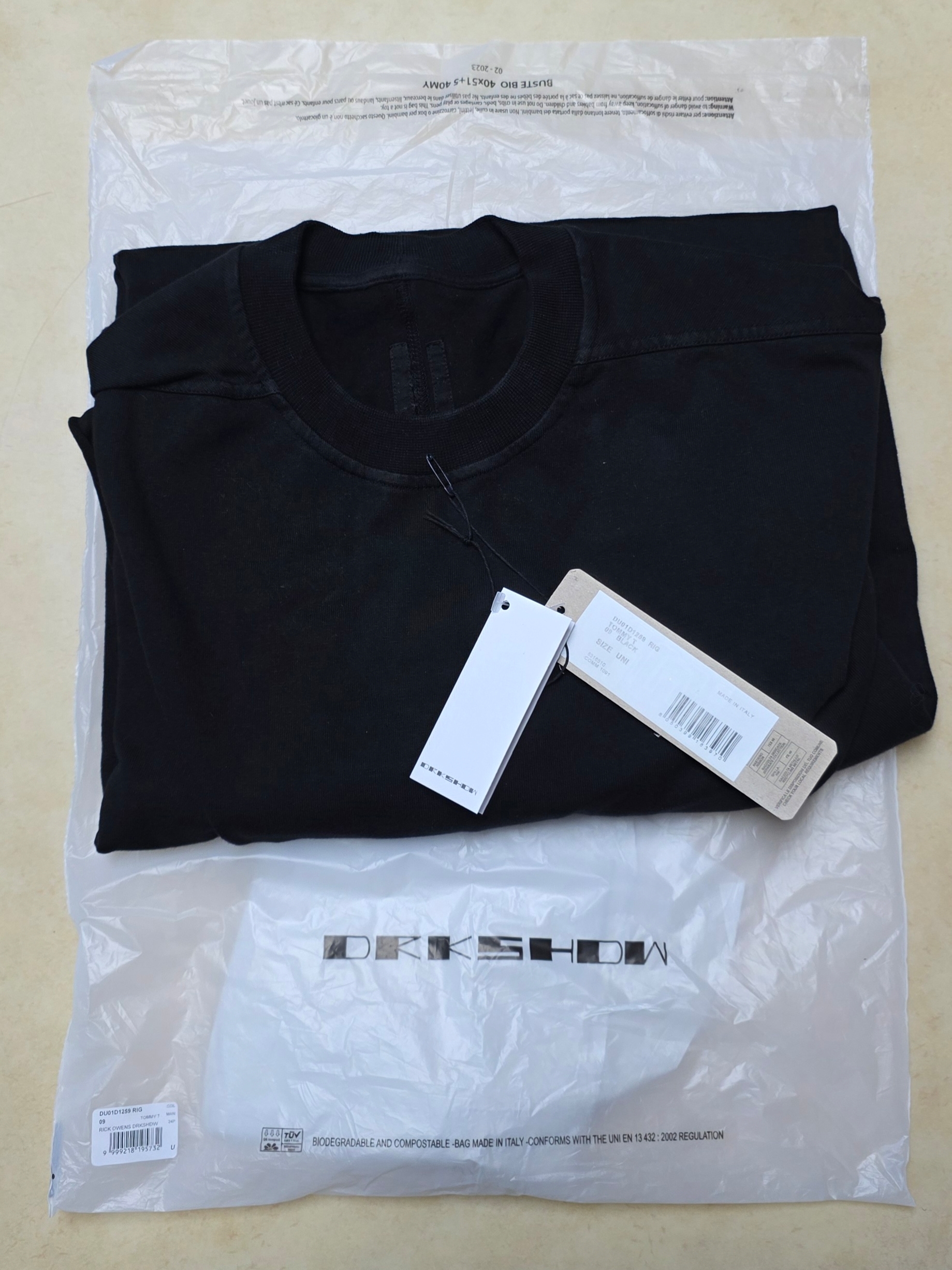 Rick Owens Drkshdw Lido Tommy T-Shirt Black 착용 스타일 - 1