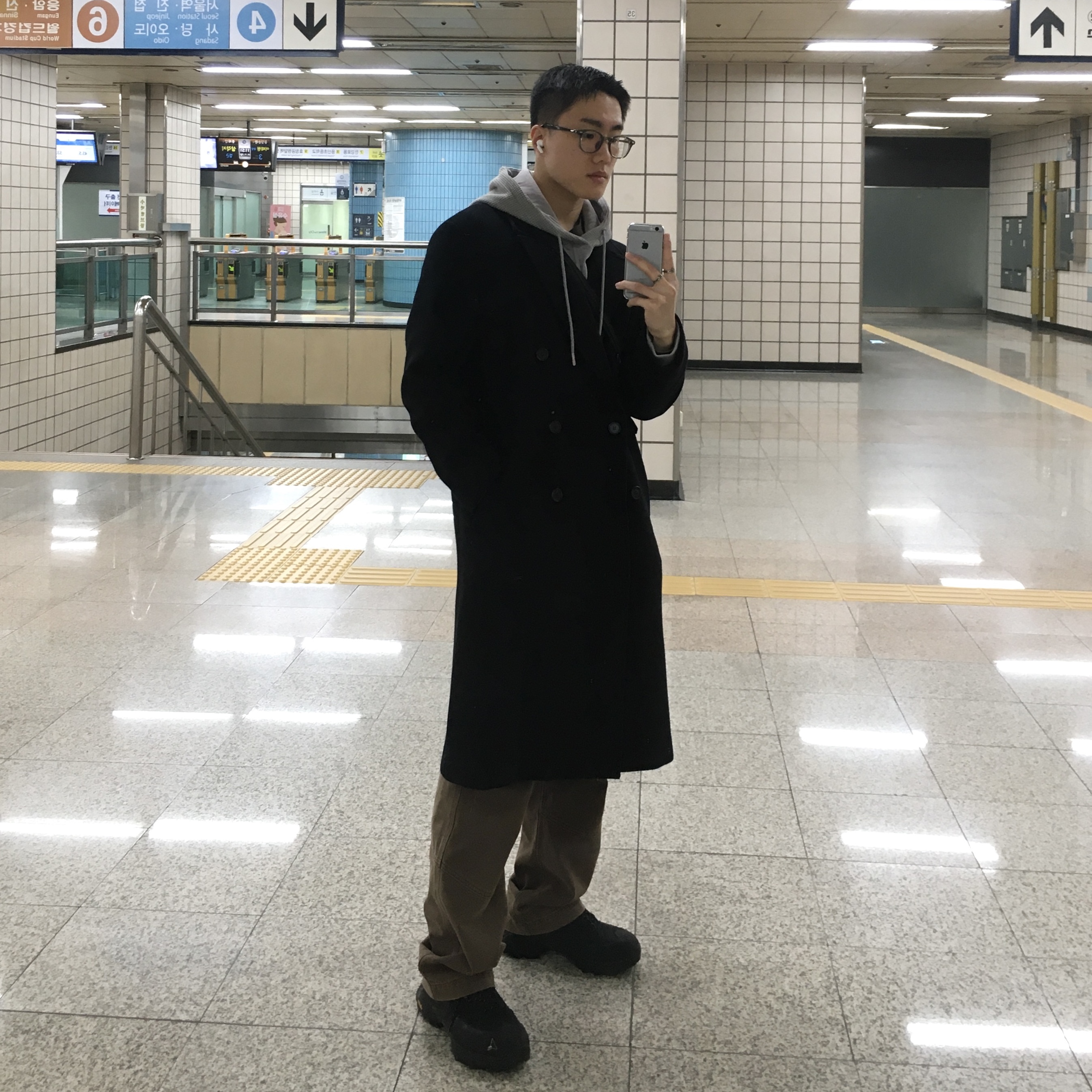 Roa Hiking Katharina Black, Xlim EP.8 01 Hoodie Light Gray 착용 스타일