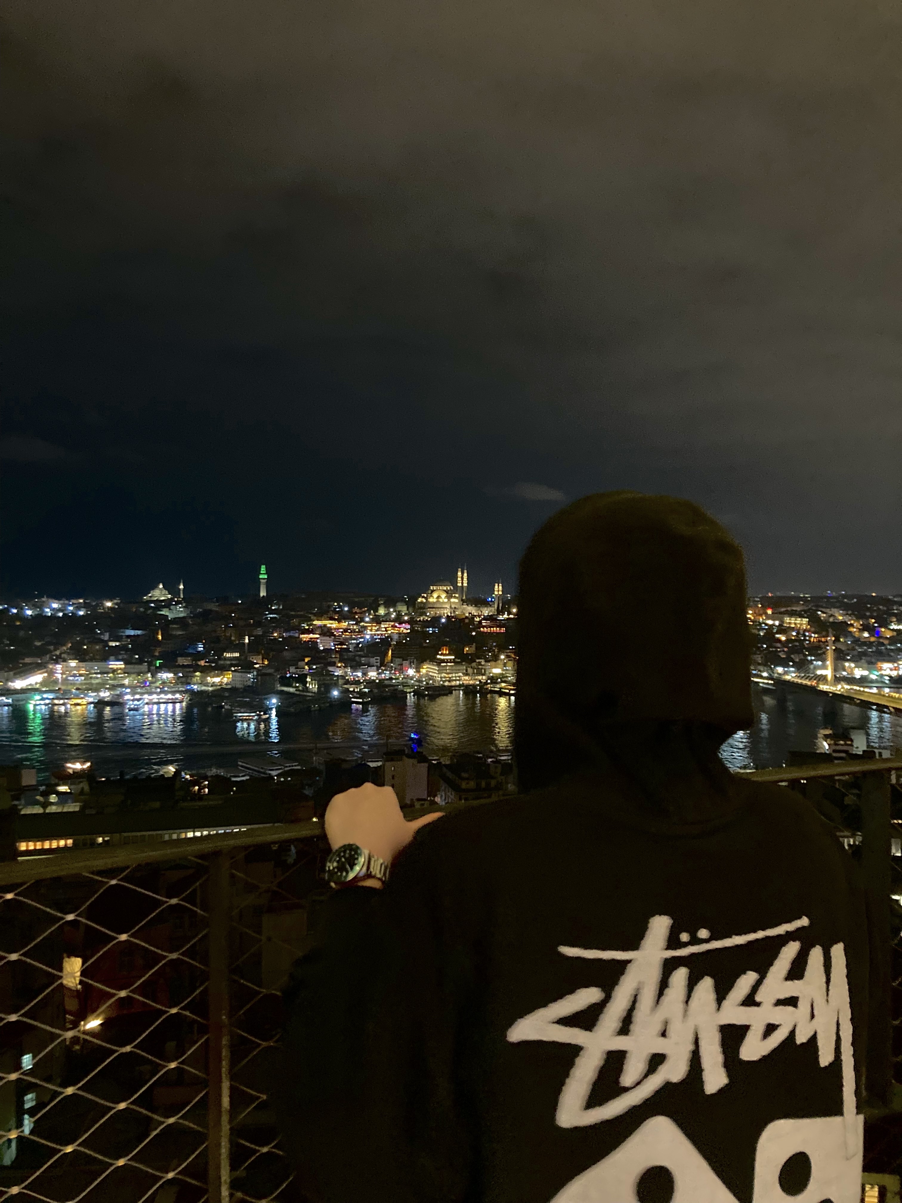 Casio MDV-107D-3AV, Stussy Dice Pigment Dyed Hoodie Black 착용 스타일