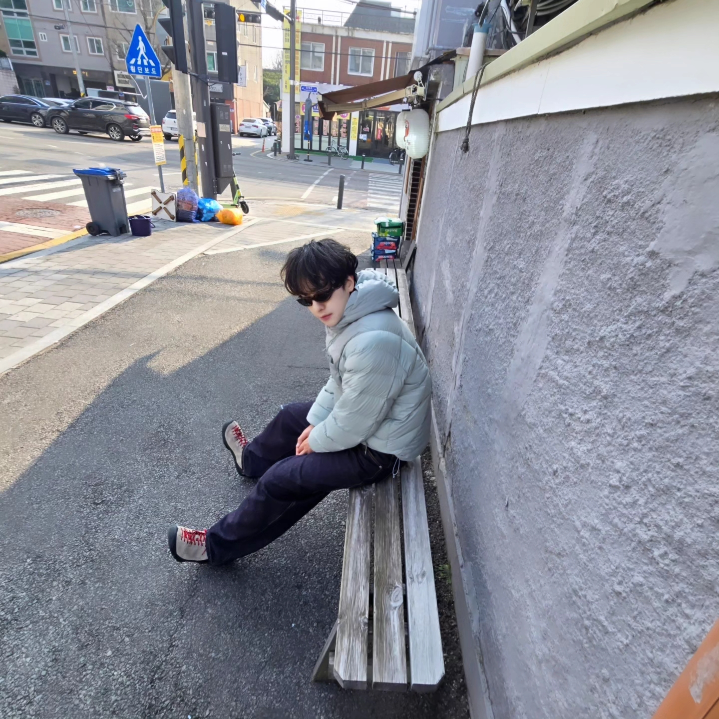 The North Face Ruta Down Jacket Light Khaki - 25SS, Suade Contour Pocket Denim Raw Indigo 착용 스타일 - 3