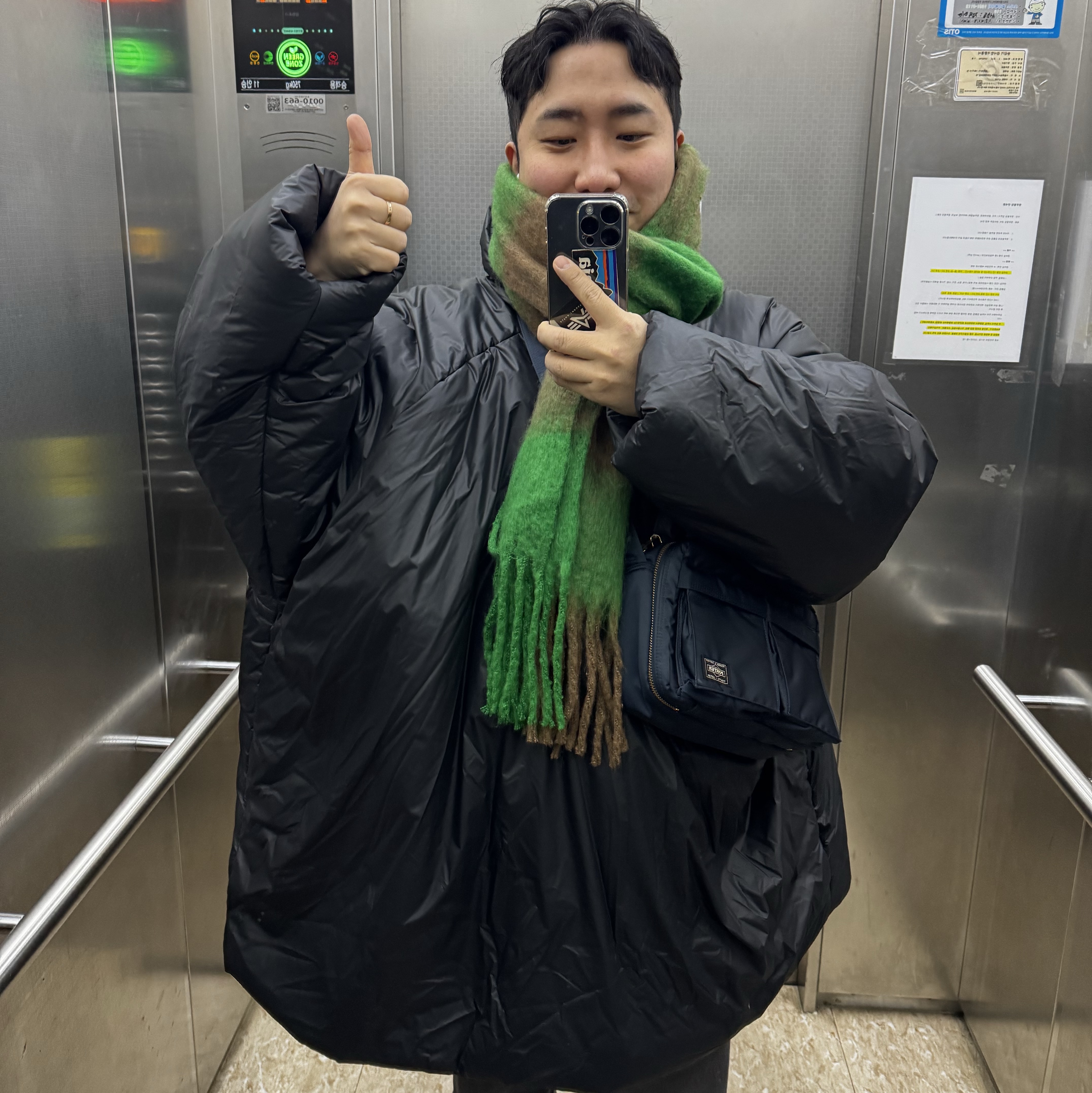 Porter Tanker Shoulder Bag S Iron Blue, Yeezy Gap Engineered By Balenciaga T-Cut Puffer Parka Black 착용 스타일