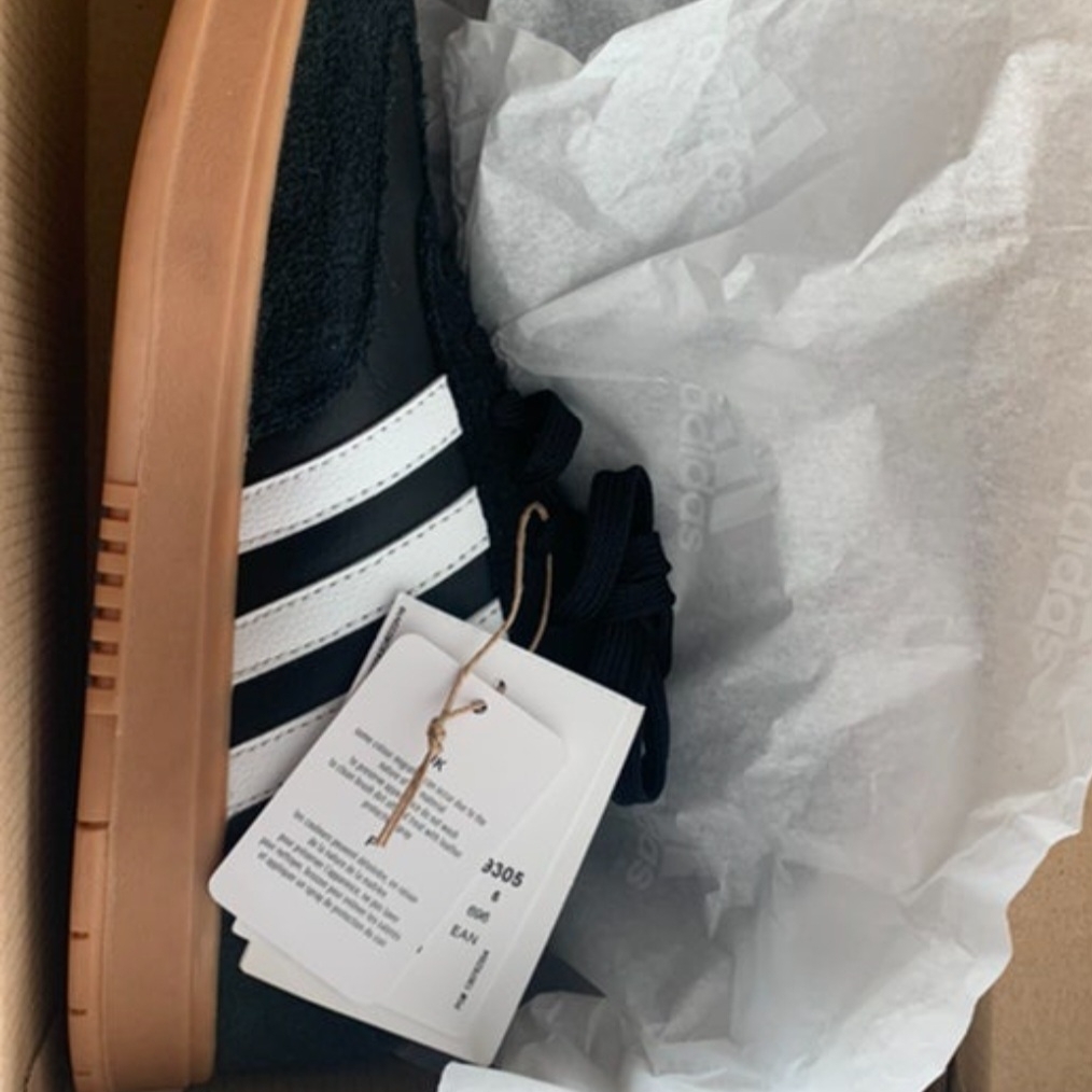 Adidas Gradas Core Black Cloud White 착용 스타일