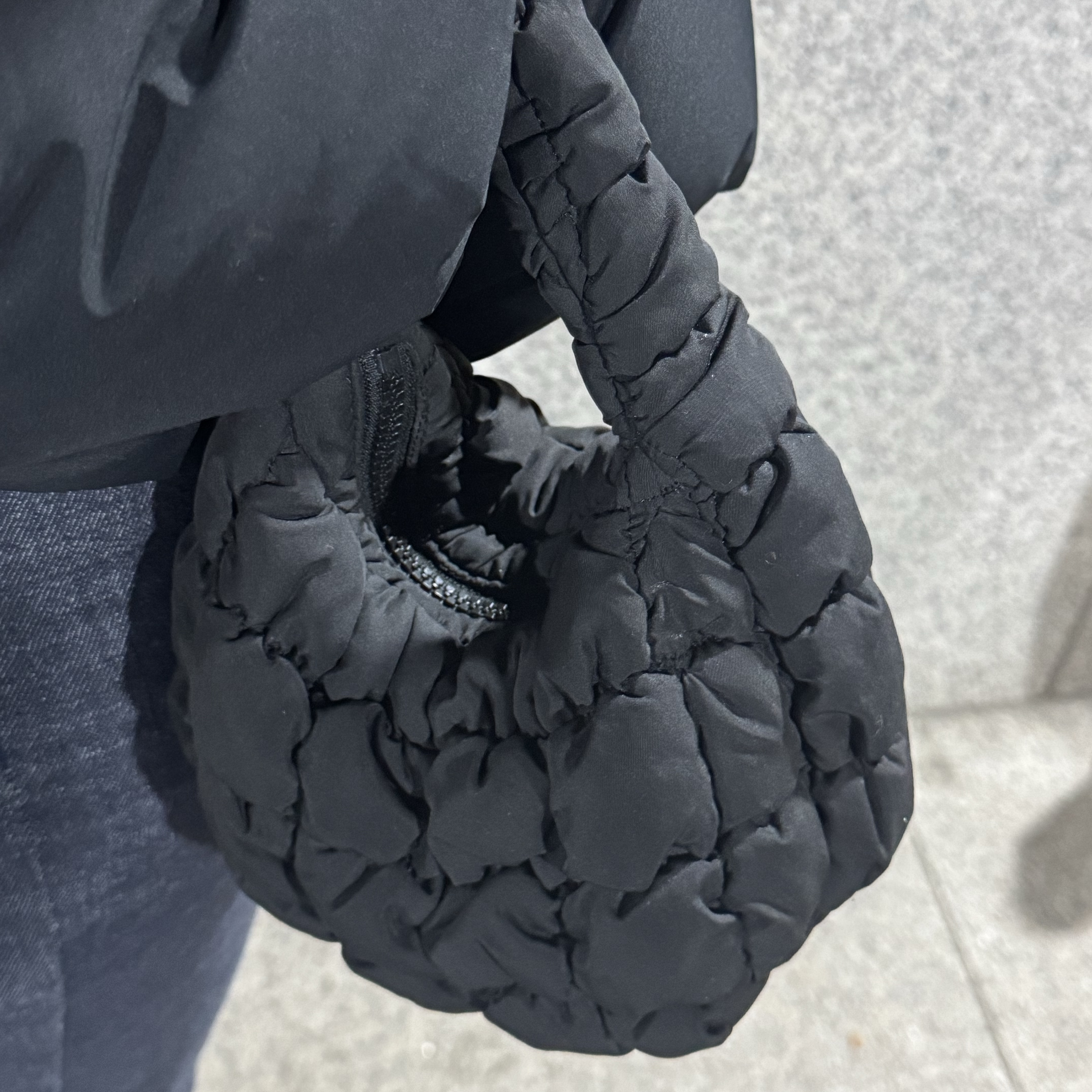 COS Quilted Micro Bag Black 착용 스타일