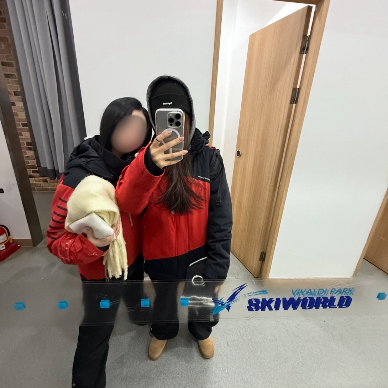 Supreme New Era S Logo Beanie Black - 24FW, (W) UGG Classic Mini II Boots Chestnut 착용 스타일 - 2