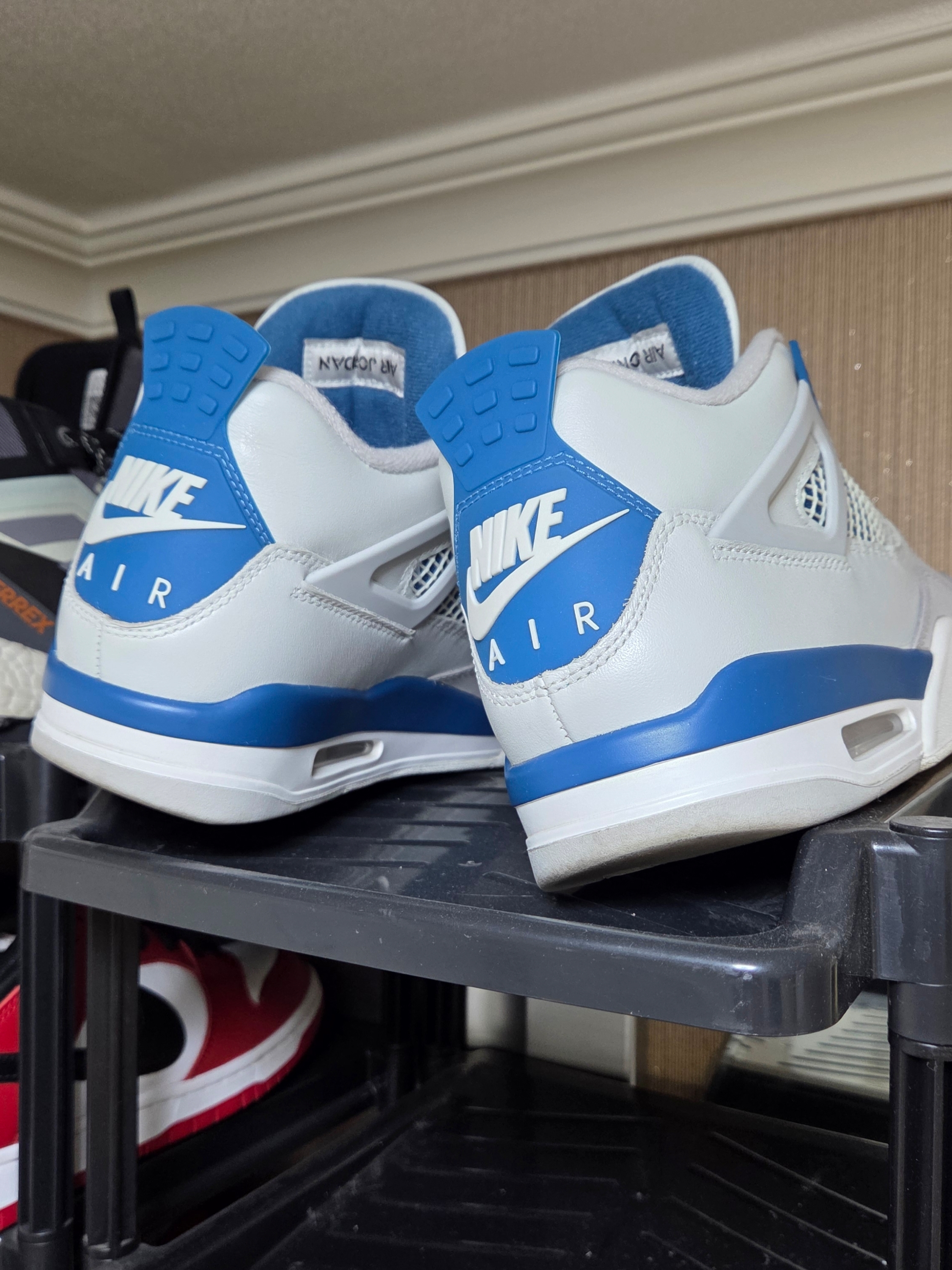 Jordan 3 Retro True Blue and Copper, Jordan 4 Retro Industrial Blue 착용 스타일 - 3
