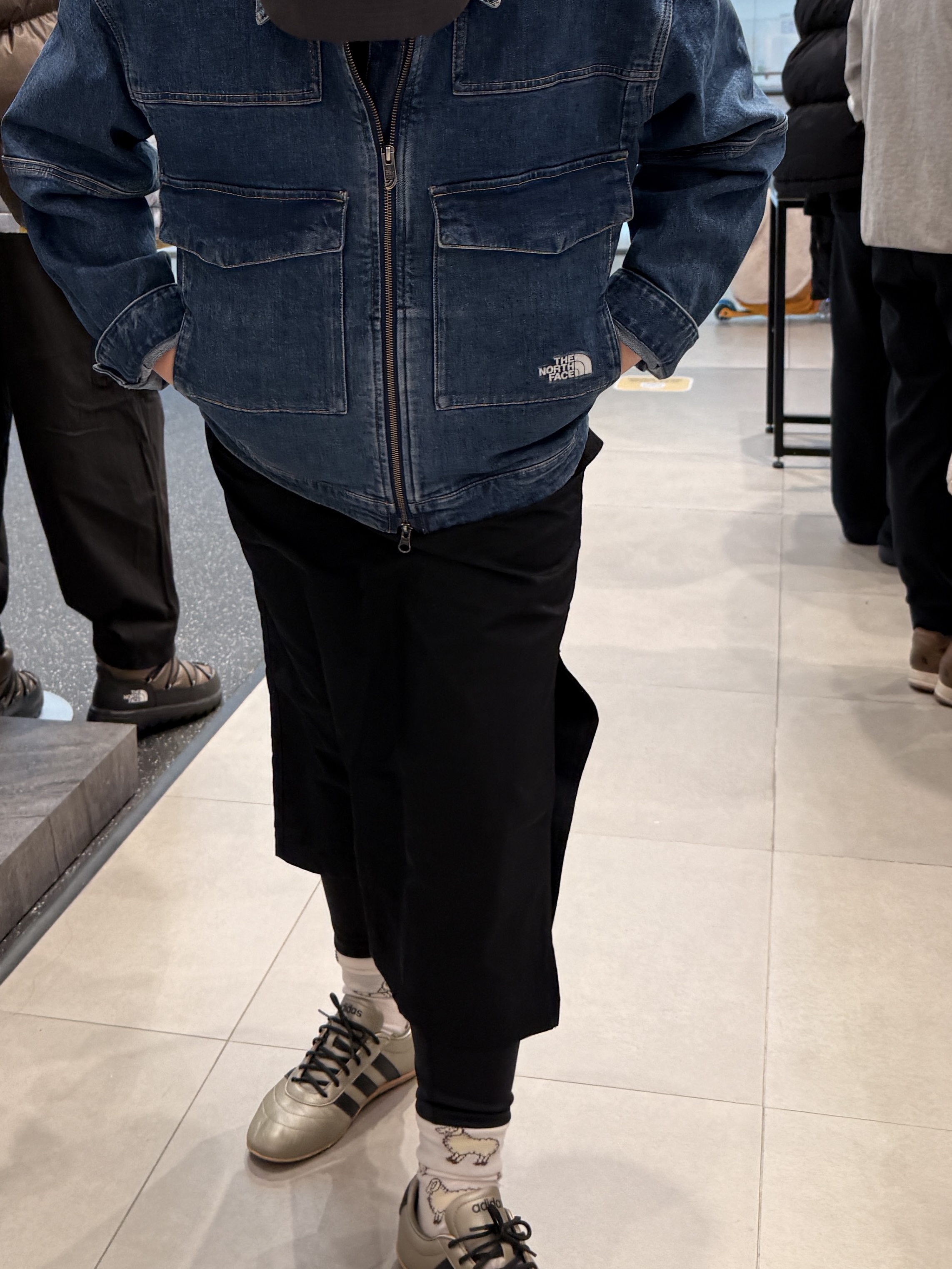 The North Face Denim Trucker Jacket Light Blue - 25FW, (W) Nike Sportswear Chill Knit Slim Ribbed Midi Skirt Black - Asia 착용 스타일