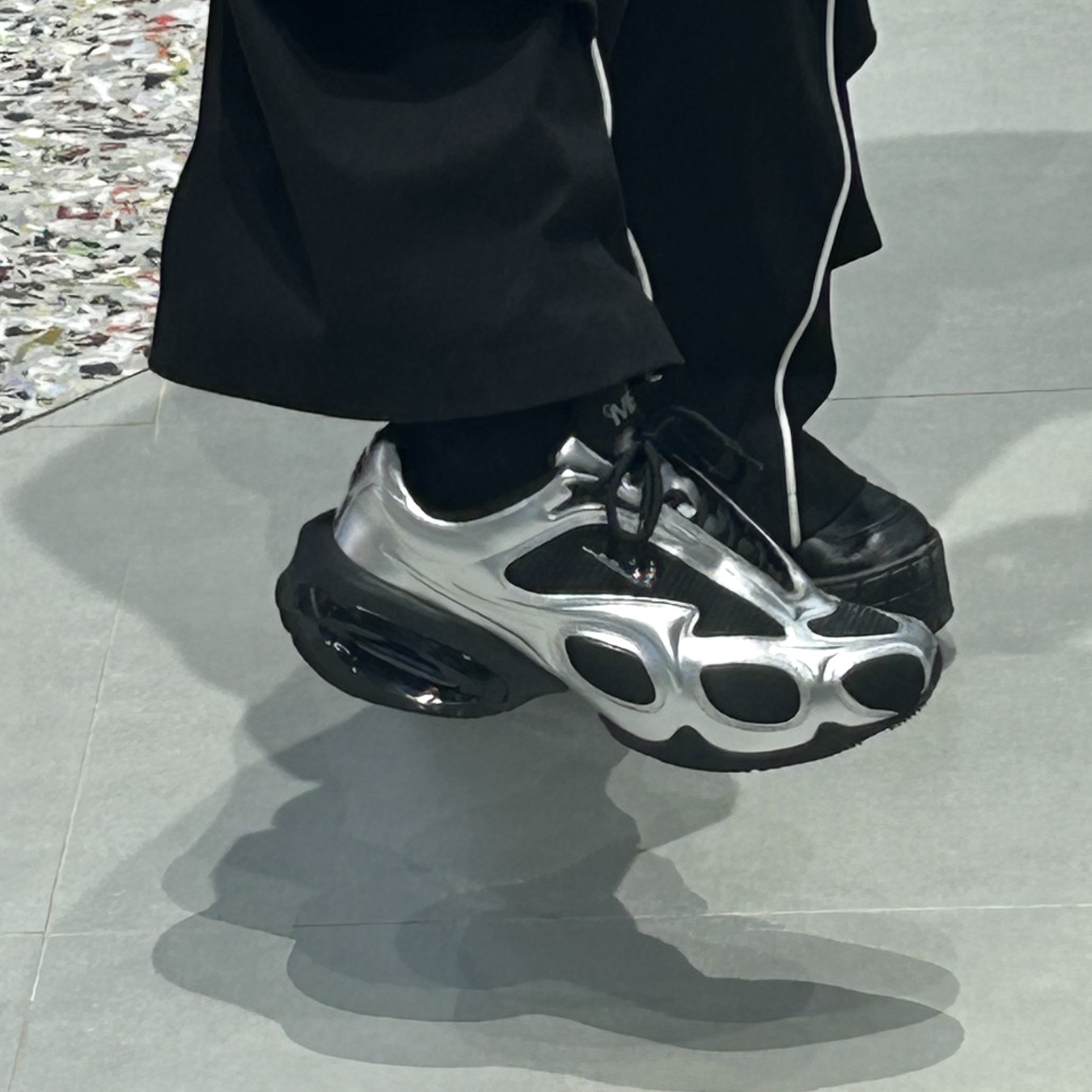 (W) Nike Air Max Muse Black and Metallic Silver 착용 스타일