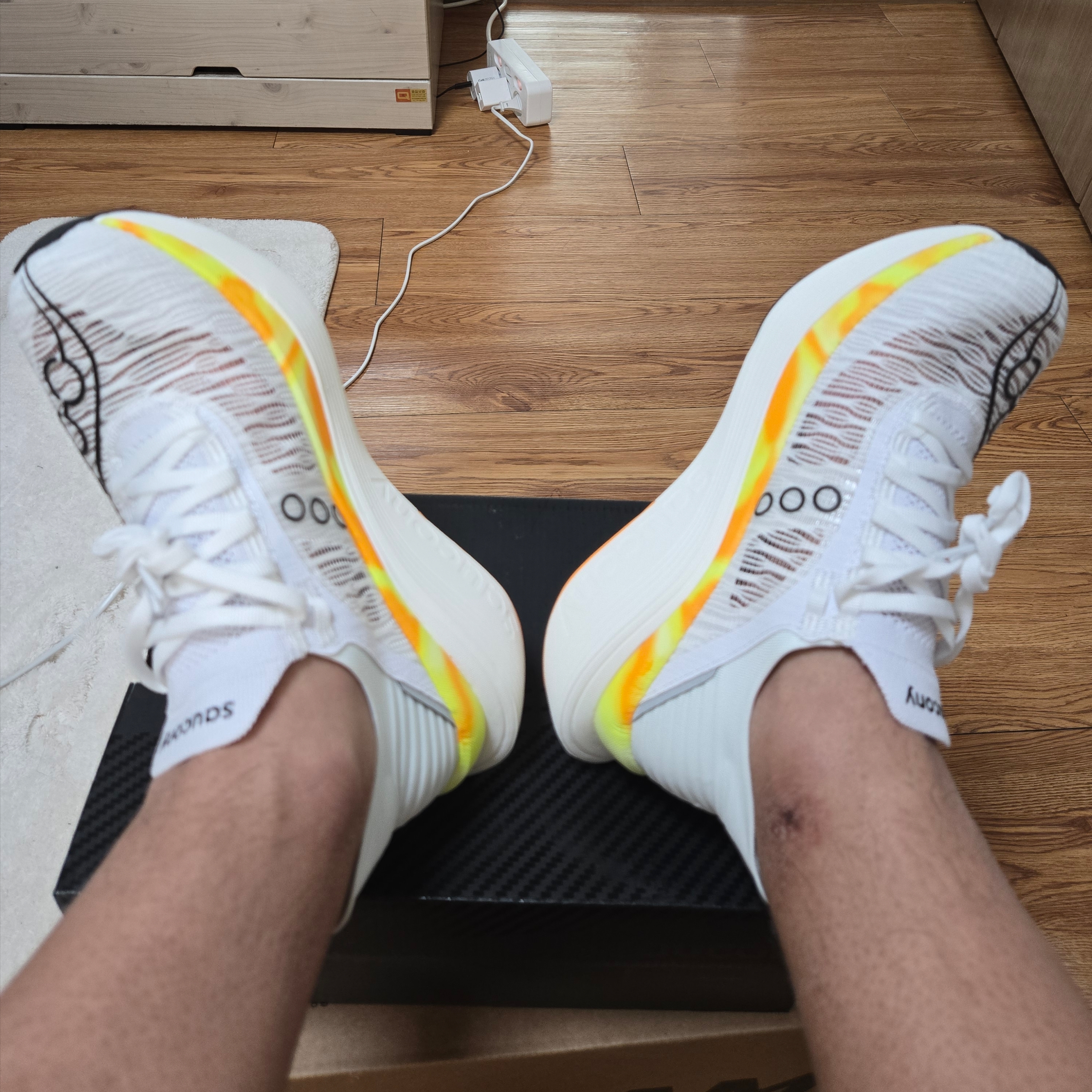 Saucony Endorphin Elite 2 White Peel 착용 스타일 - 10