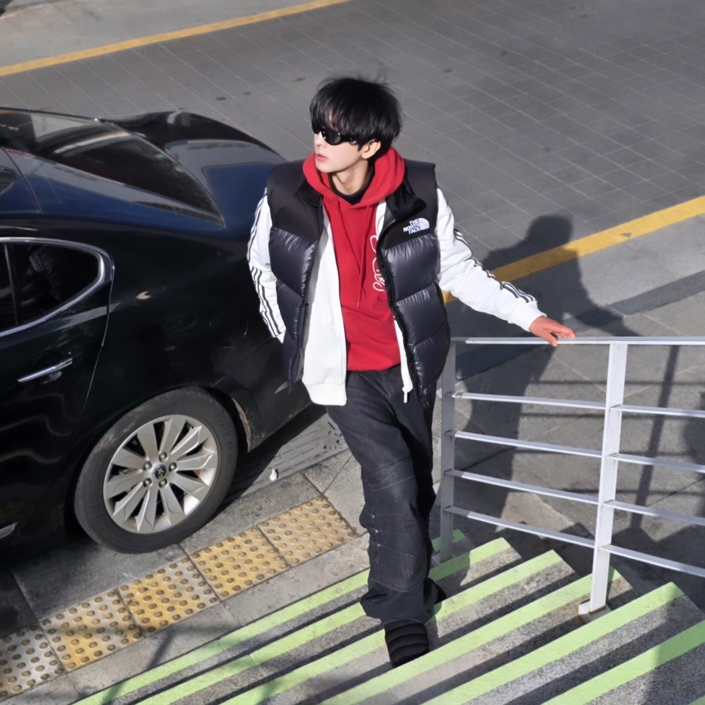 The North Face Novelty Nuptse Vest RDS Dark Gray - 25FW, Adidas German Beckenbauer Track Top Off White - KR Sizing 착용 스타일 - 2