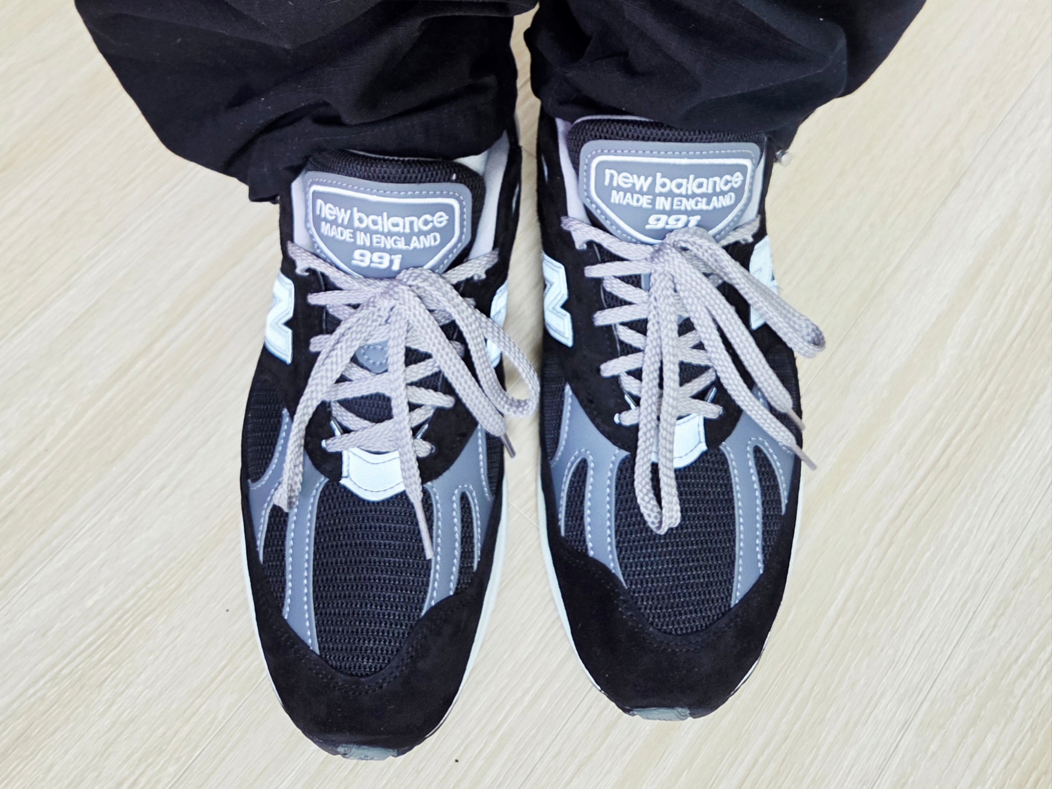 New Balance 991v2 Made in UK Black 착용 스타일 - 5