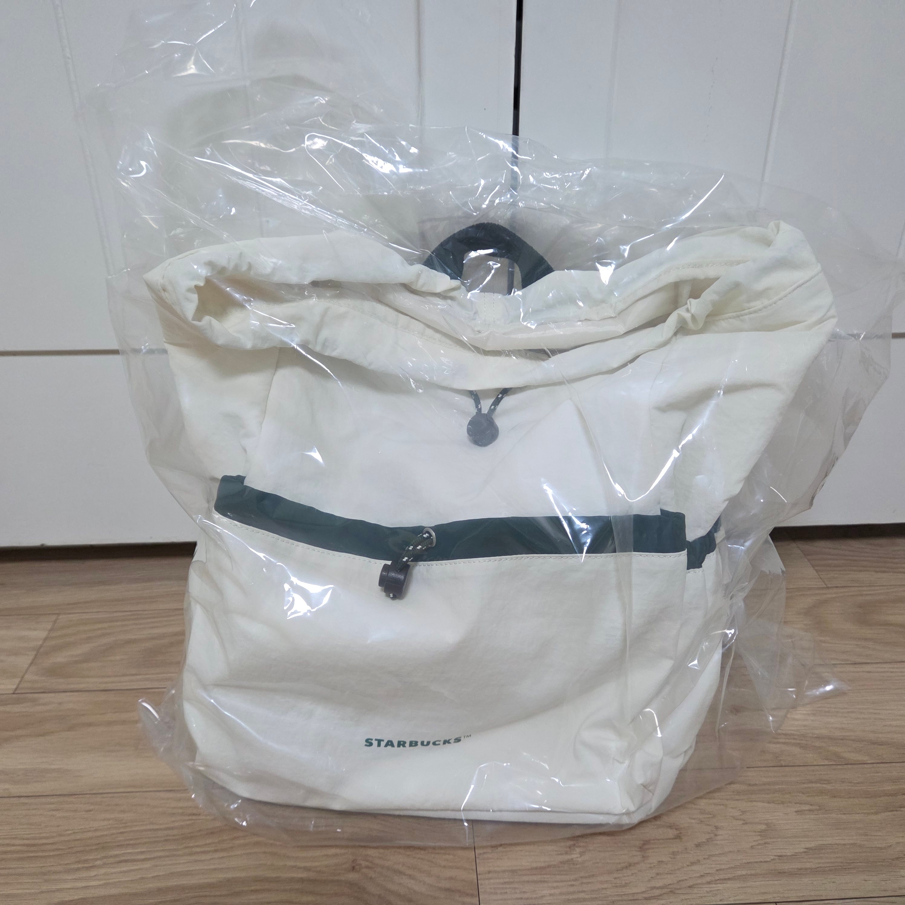 Starbucks Happy 2026 Lucky Bag Ivory 착용 스타일