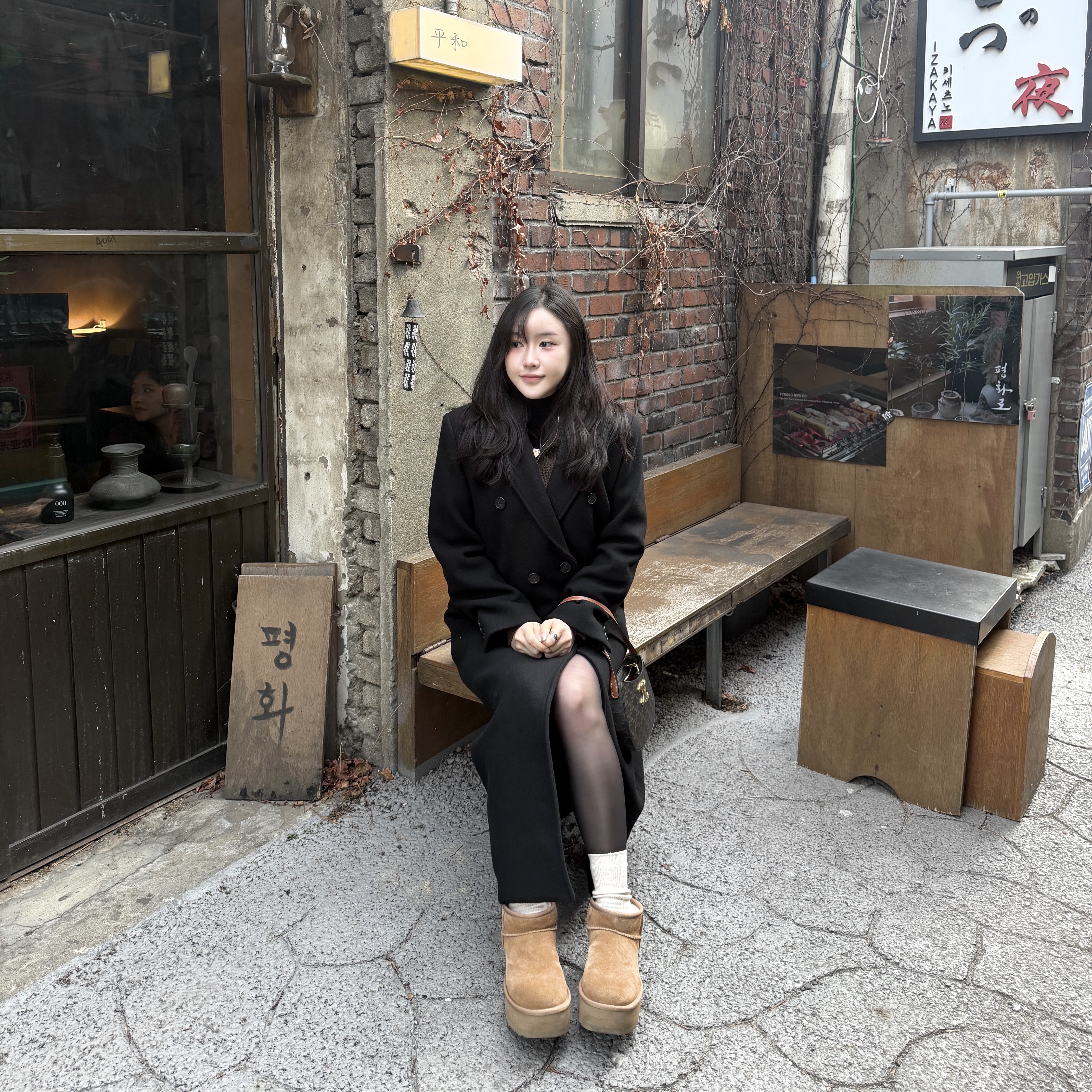 (W) UGG Classic Ultra Mini Platform Boots Chestnut, Gucci Trademark Heart Pendant Necklace Silver 착용 스타일 - 1