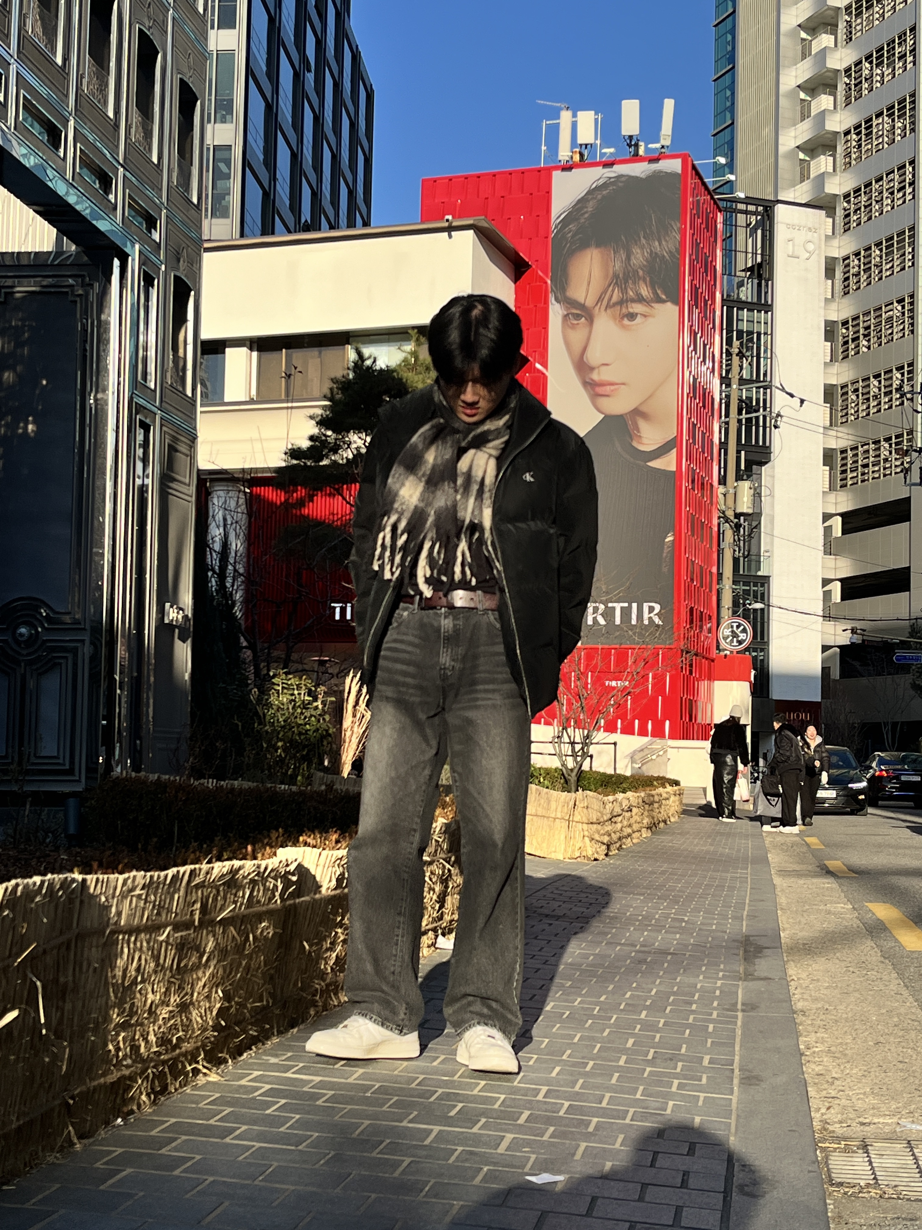 Calvin Klein Mock Neck Matte Glossy Puffer Jacket Black, Nike Air Force 1 '07 Low White 착용 스타일