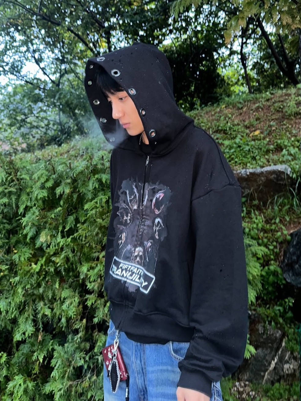 CSC Tranquility Hoodie Zip Up Black, Civision by CSC Vision Distressed Denim Pants Washed Blue 착용 스타일 - 1