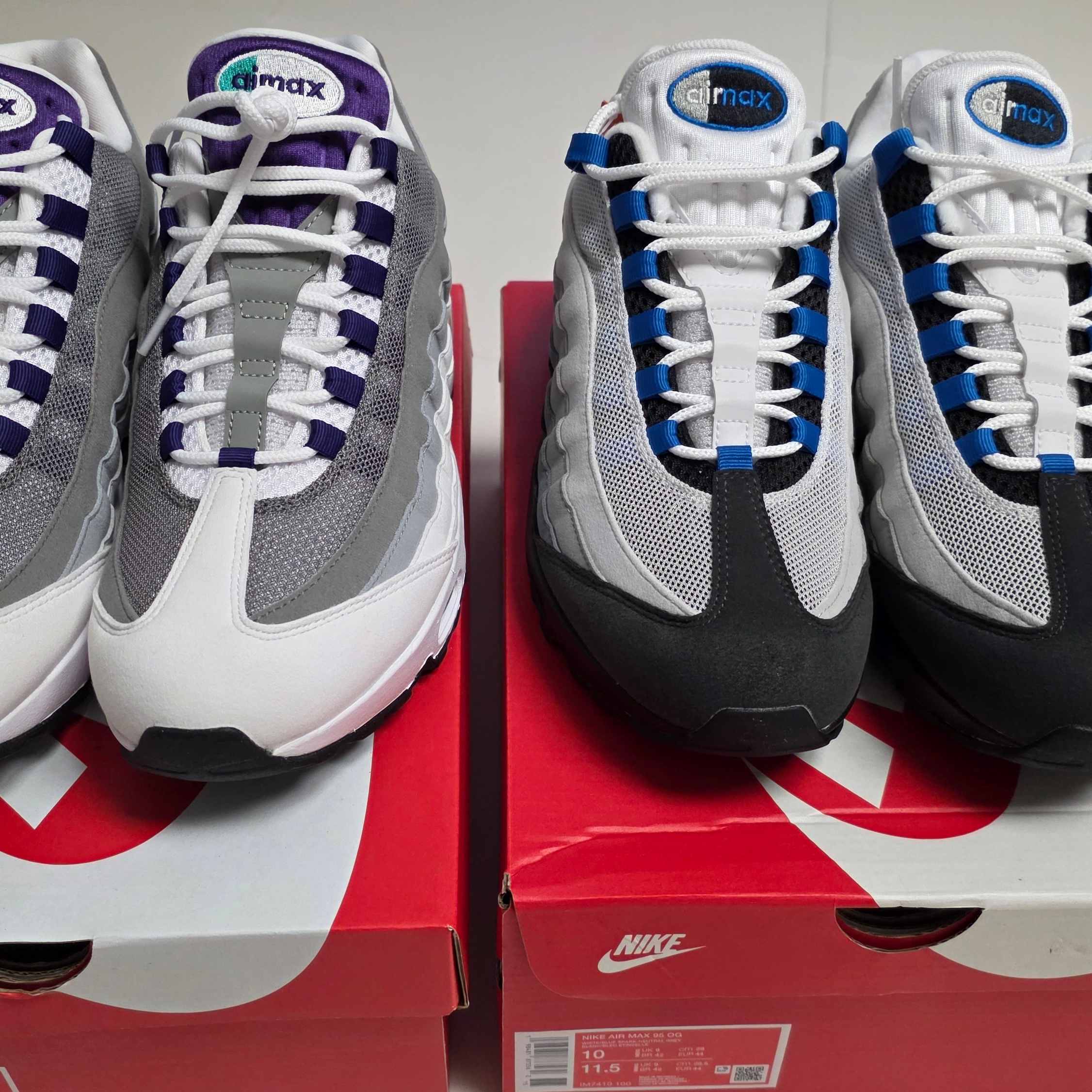 (W) Nike Air Max 95 White Emerald Green, Nike Air Max 95 OG Cool Grey and Blue Spark 착용 스타일 - 2
