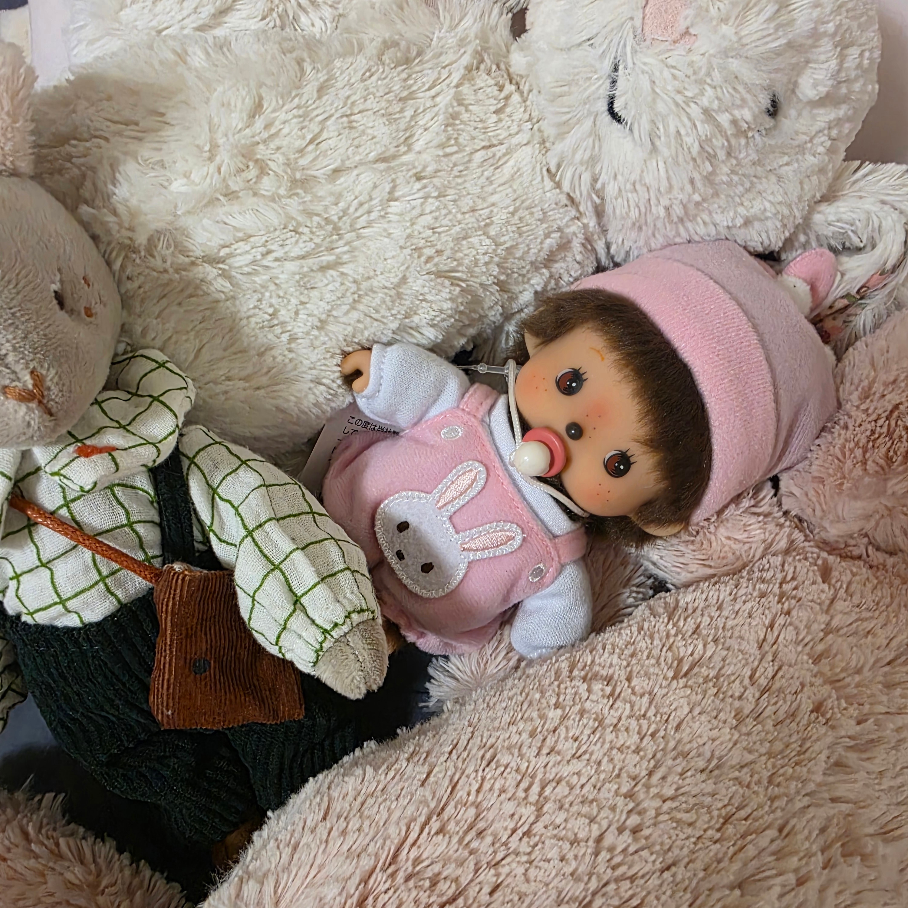 Monchhichi Bebichhichi Dress Type Girl, Jellycat Bashful Bunny Large Cream 착용 스타일