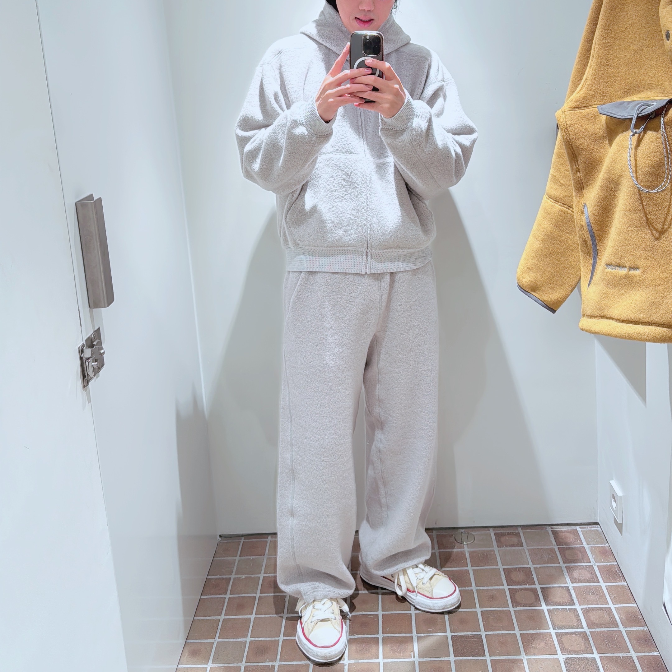 Goldwin 0 Wool Fleece Joggers Ash Gray 착용 스타일