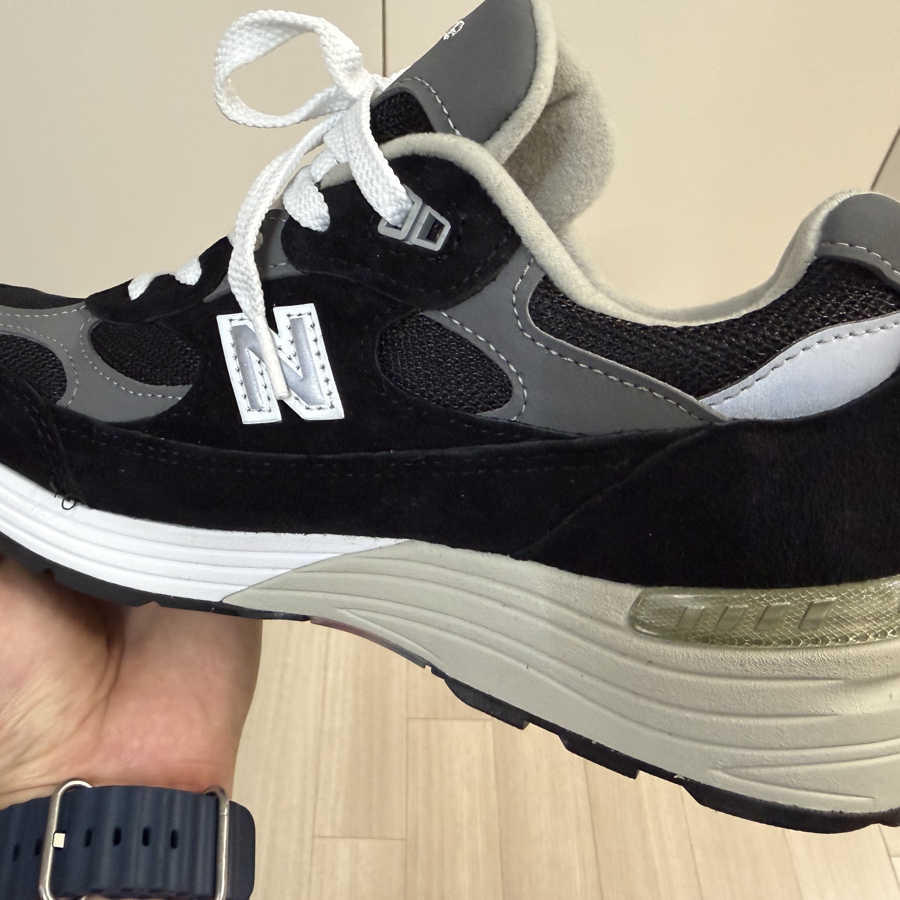 New Balance 992 Made in USA Core Black Grey 착용 스타일 - 1