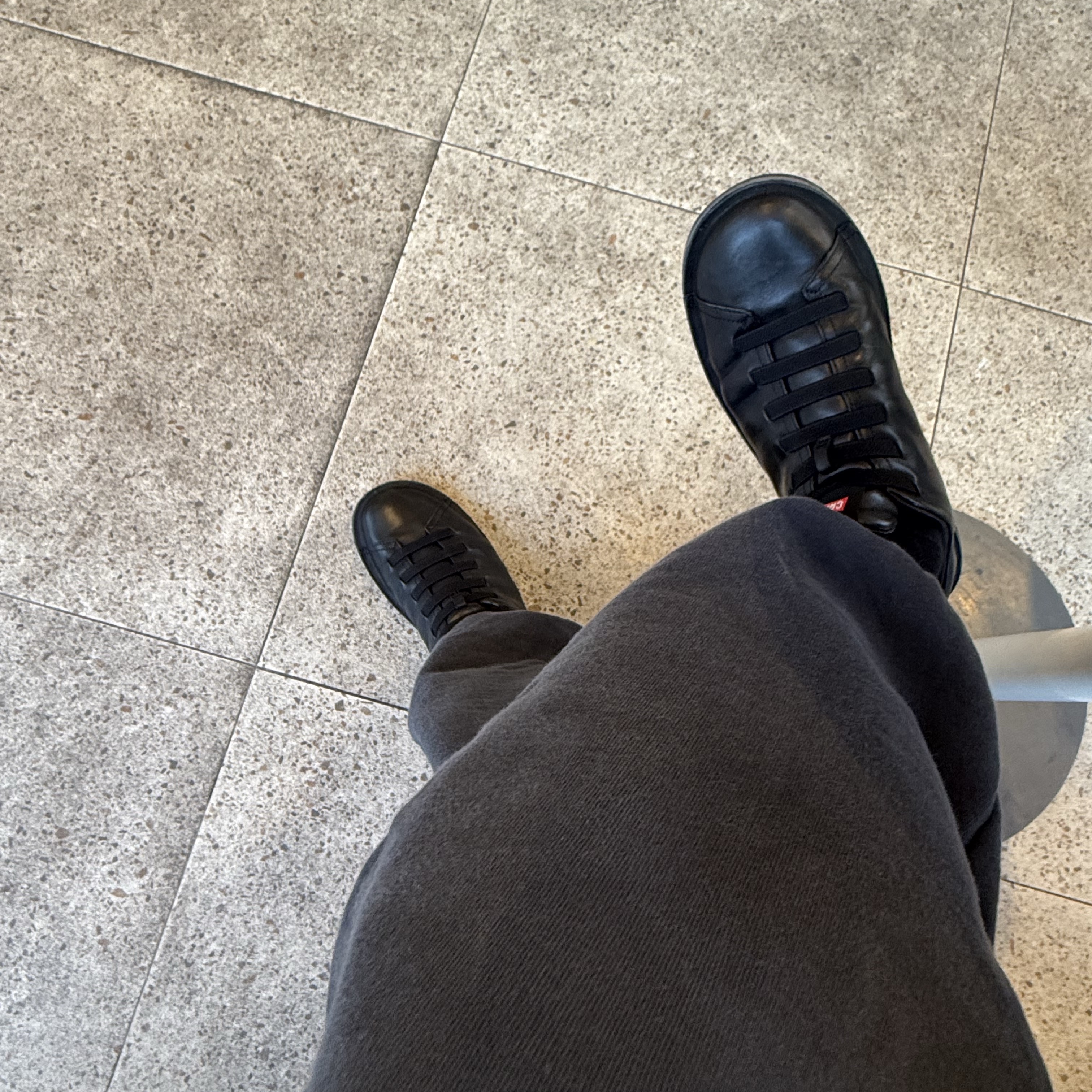 Camper Beetle Lightweight Shoe Black 착용 스타일